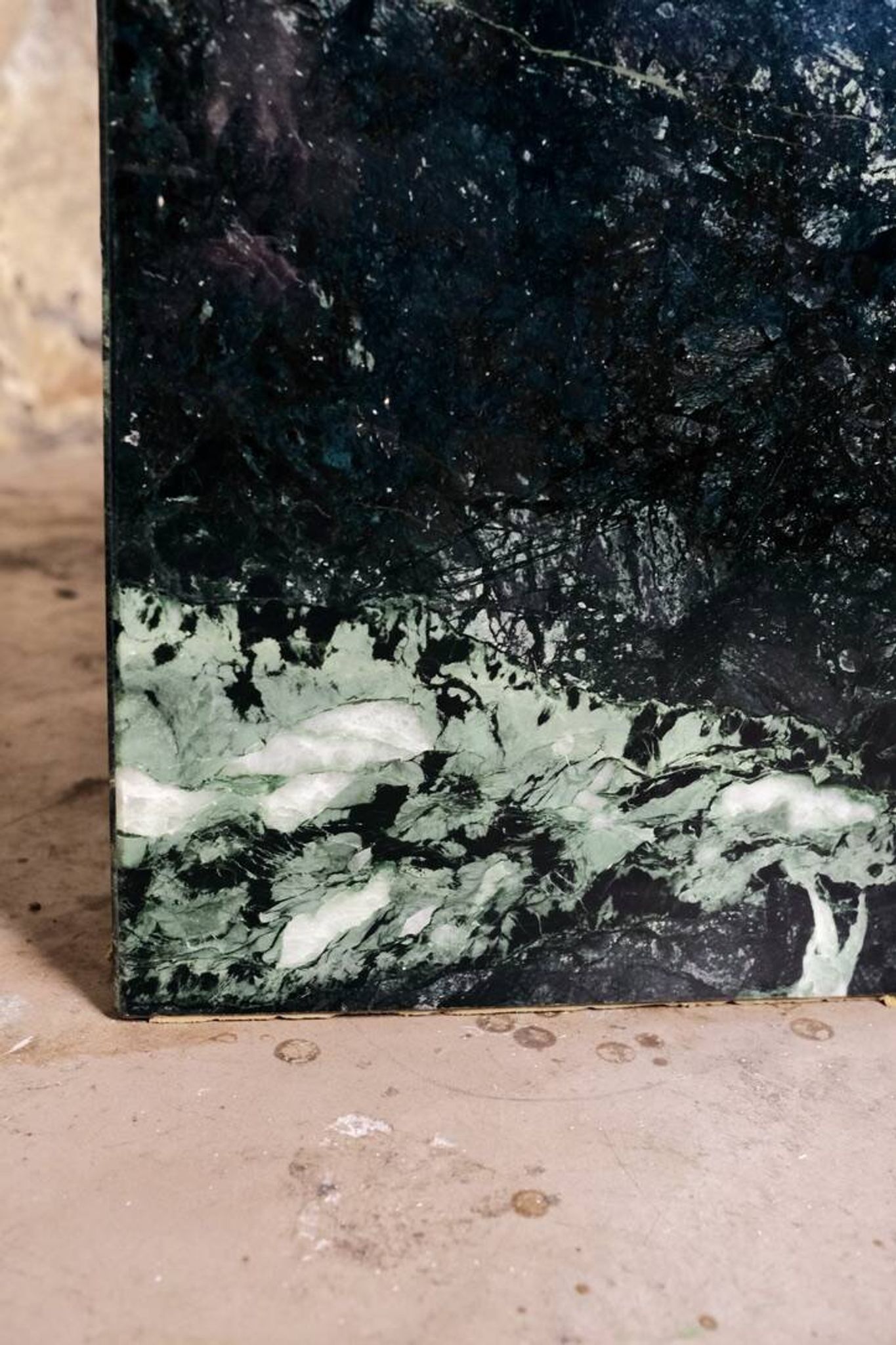 Emerald green marble "eye" coffee table, Roche Bobois, France, 1970s