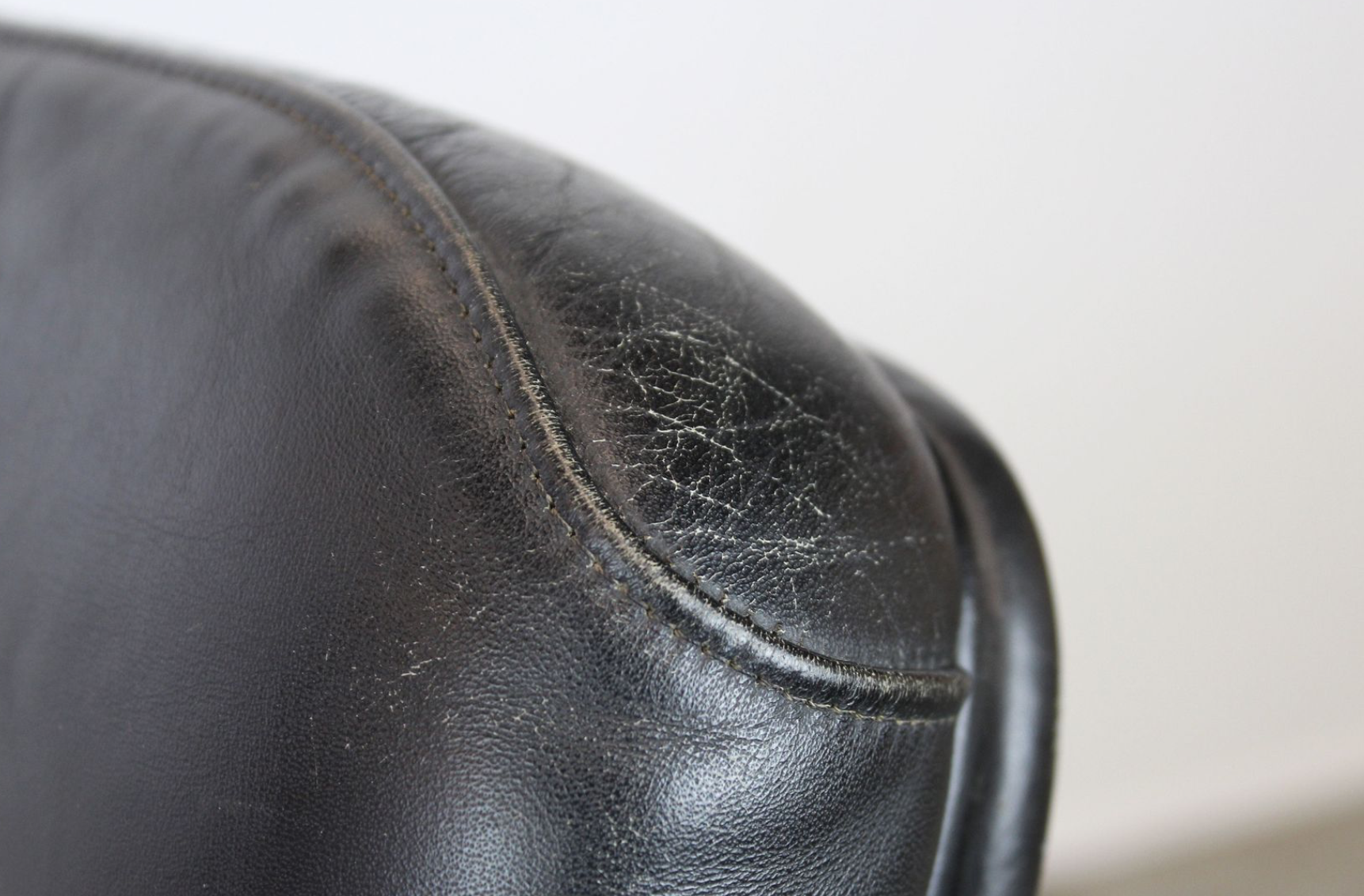 Black leather F141 armchair by Geoffrey Harcourt for Artifort 1970s