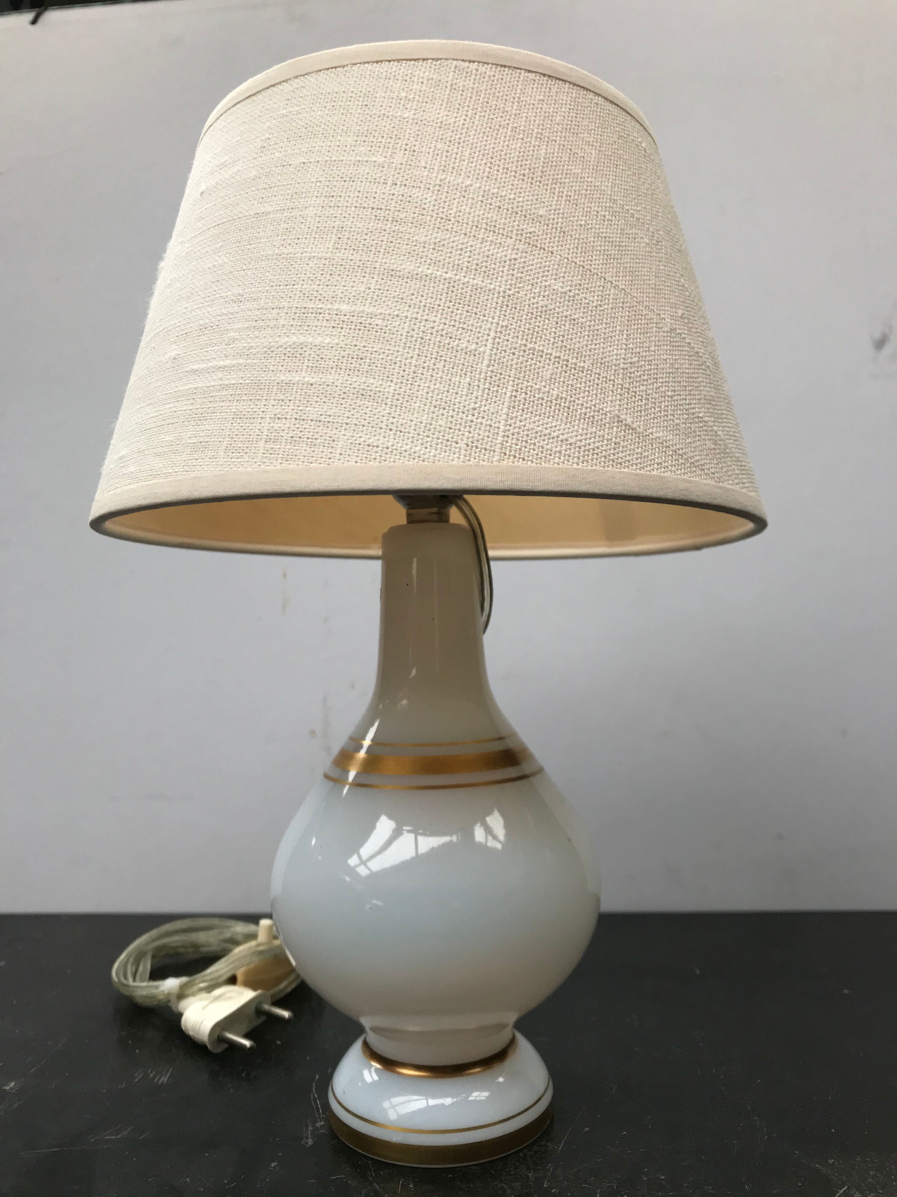 Former opaline white lamp