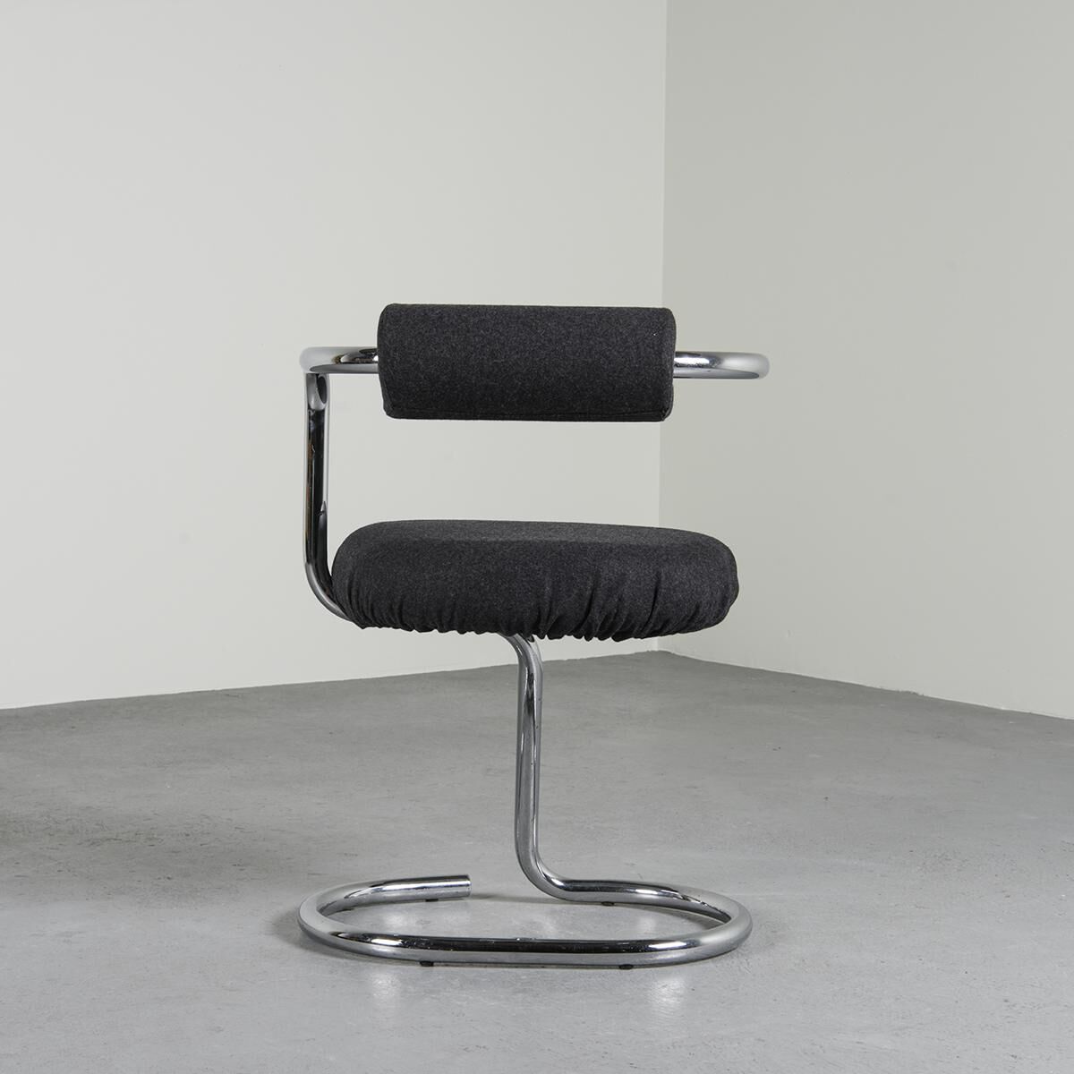 Lot de six chaises "Cobra" par Giotto Stoppino, circa 1970