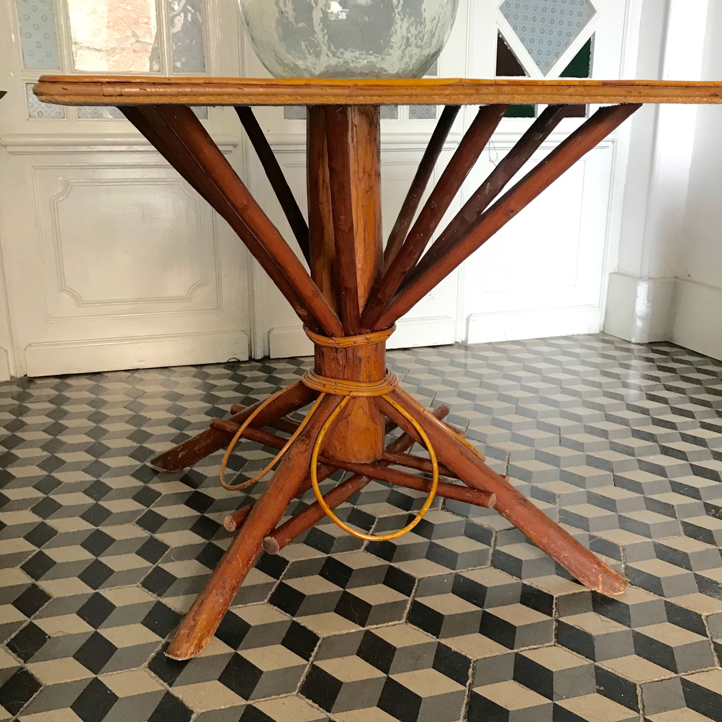 Table vintage en bambou et rotin