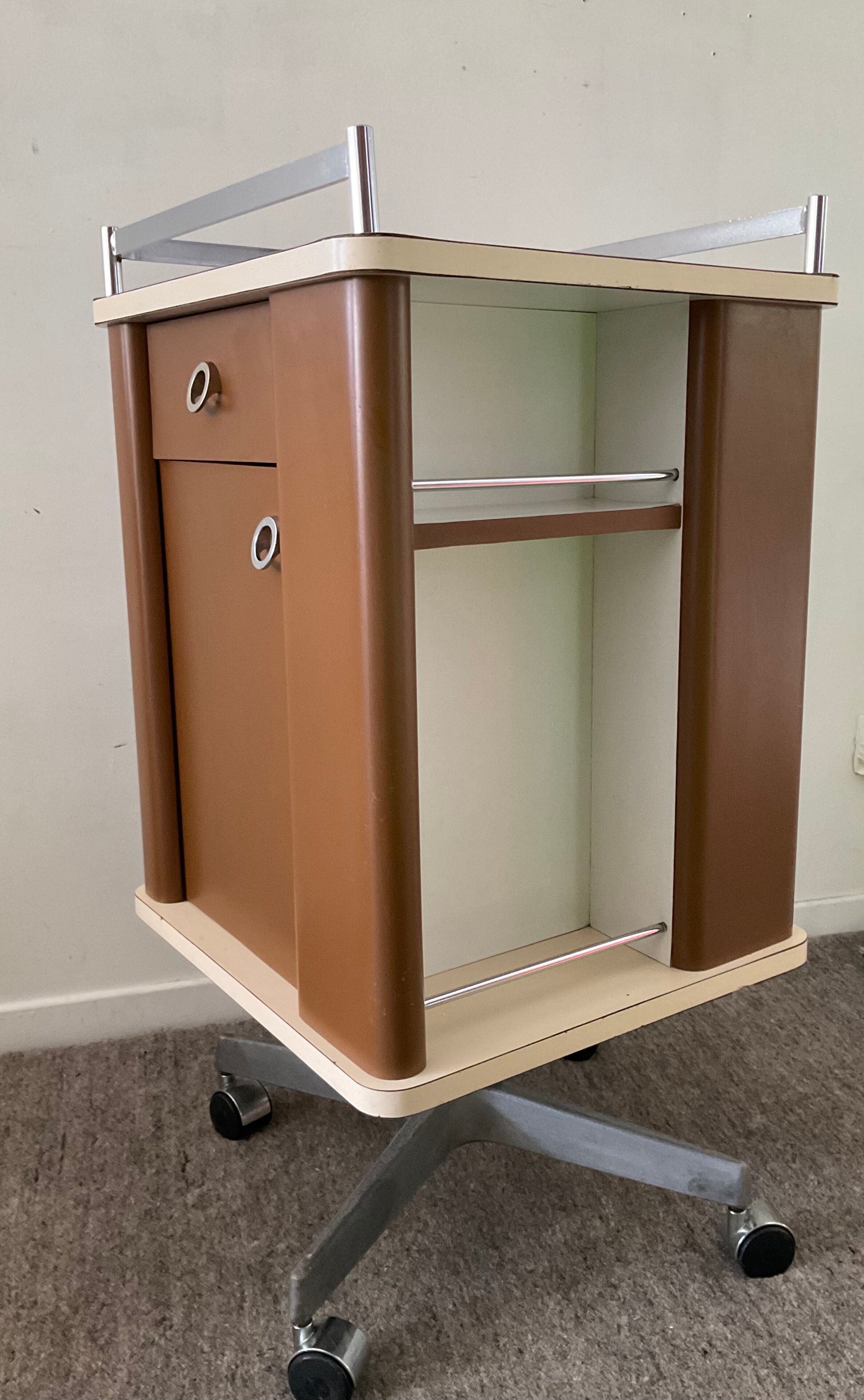 Vintage dentist's office in formica from the 60s and 70s