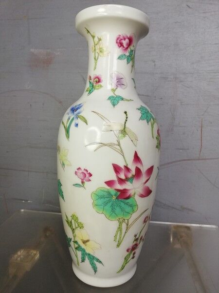 Vase - Porcelain - Flowers - China - Second half of the twentieth century
