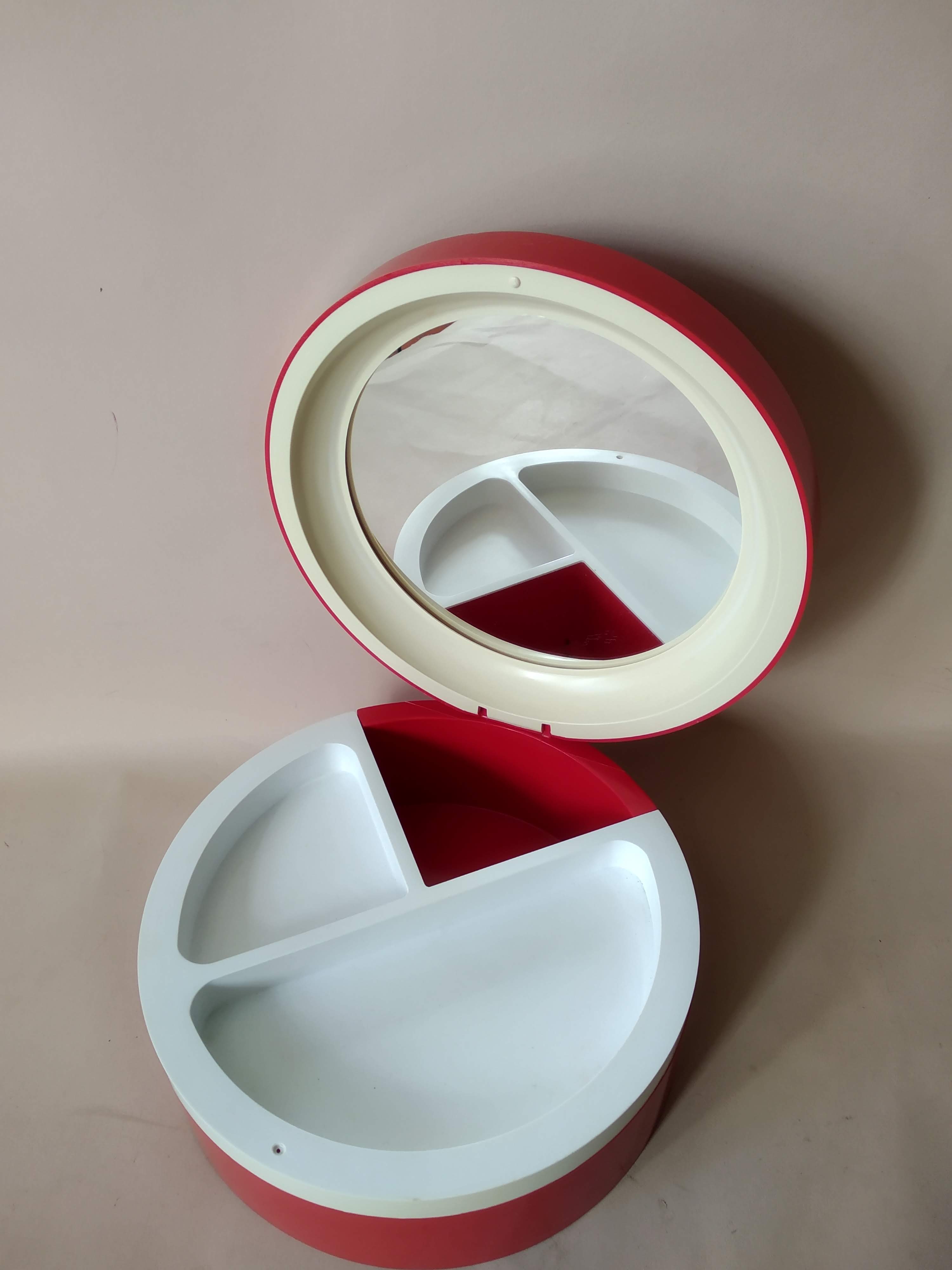 Makeup box space age 60s, 70s