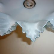 Suspension opaline drapée des années 30 bleue et blanche