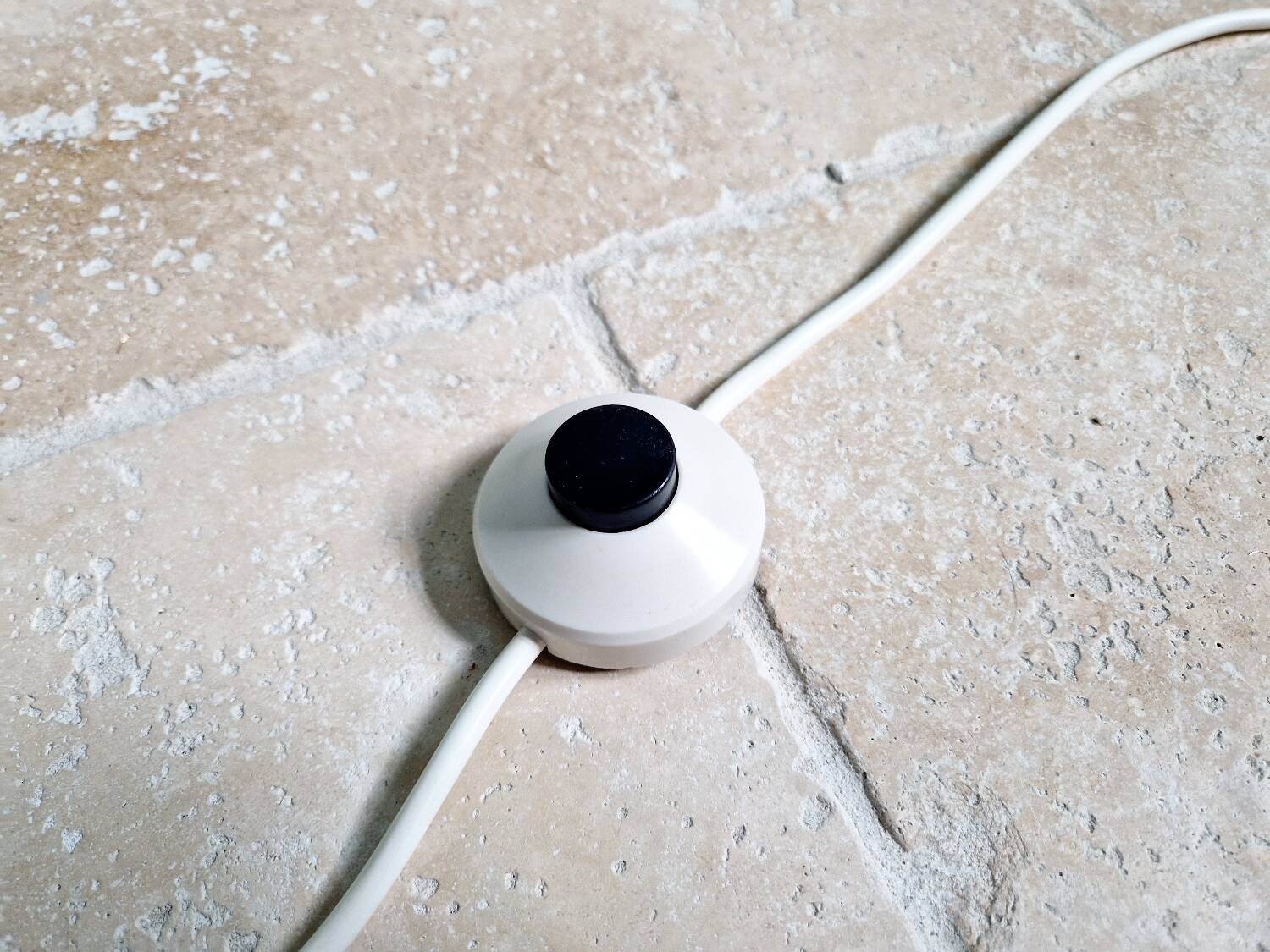 Modernist floor lamp in chromed metal and white satin glass