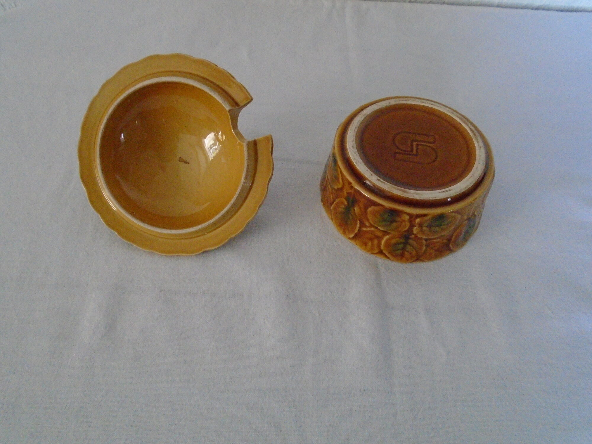 Confiturier cup pot barbotine faience of Sarreguemines strawberry decoration