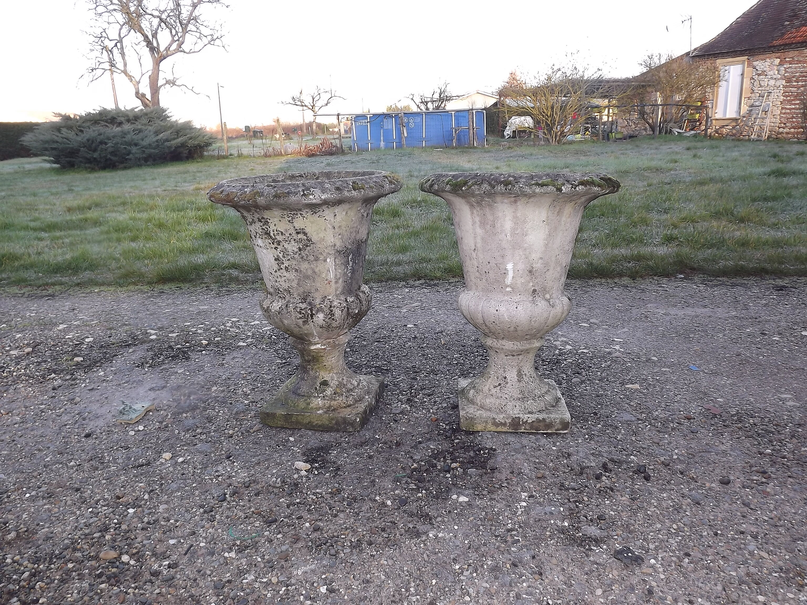 Pair of Vases Medici reconstituted stone