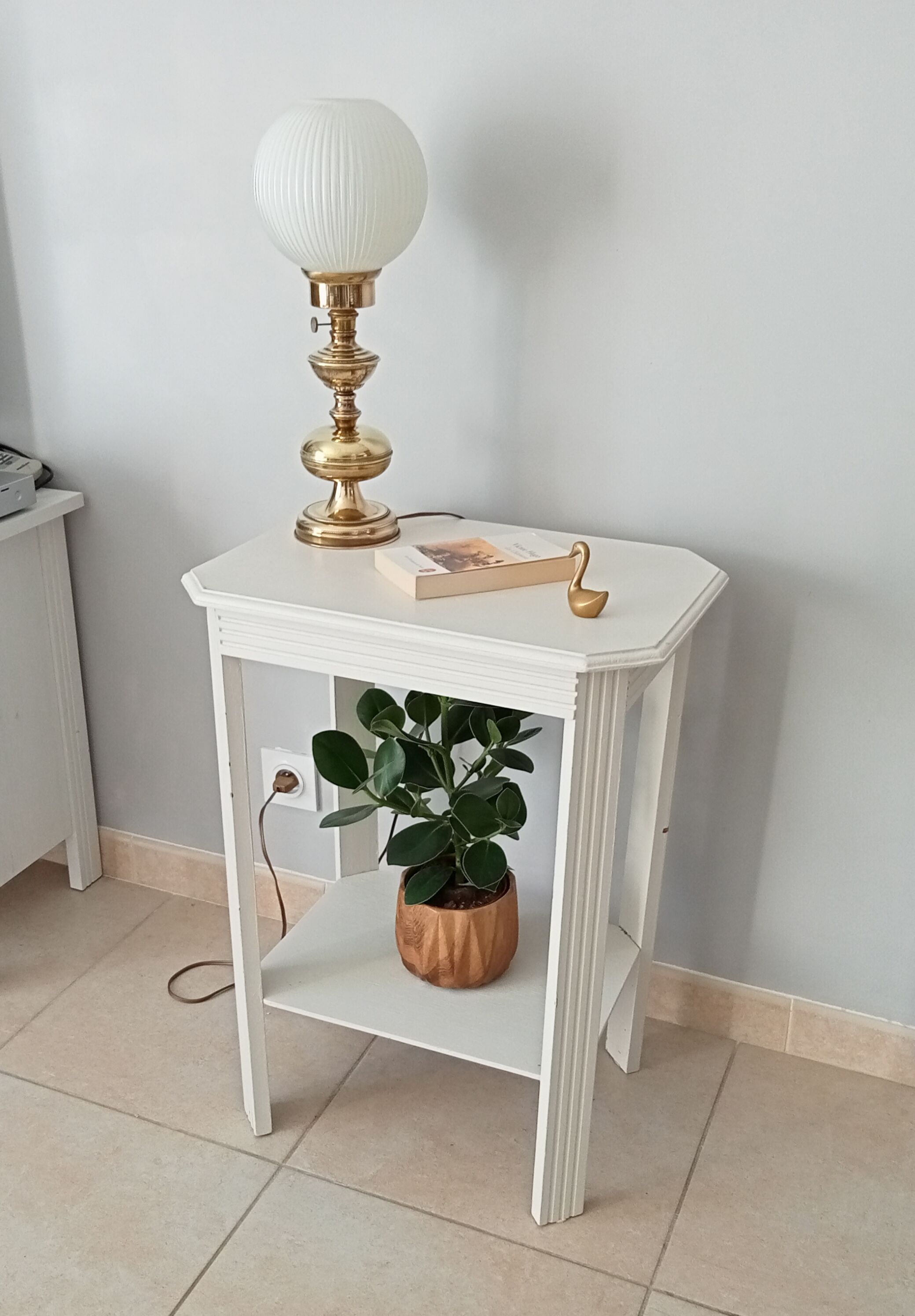 Vintage brass and opaline living room lamp