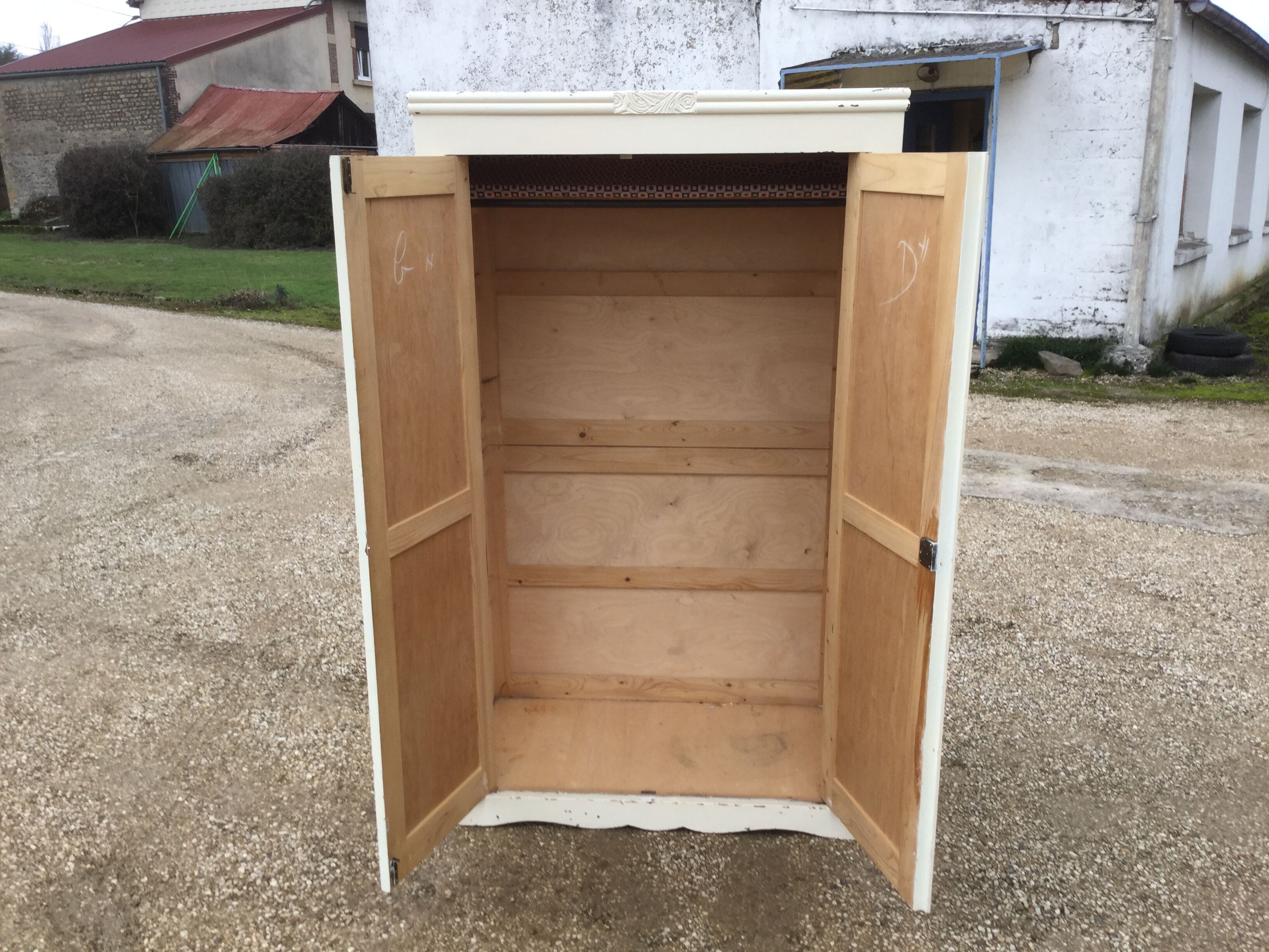 Armoire vintage