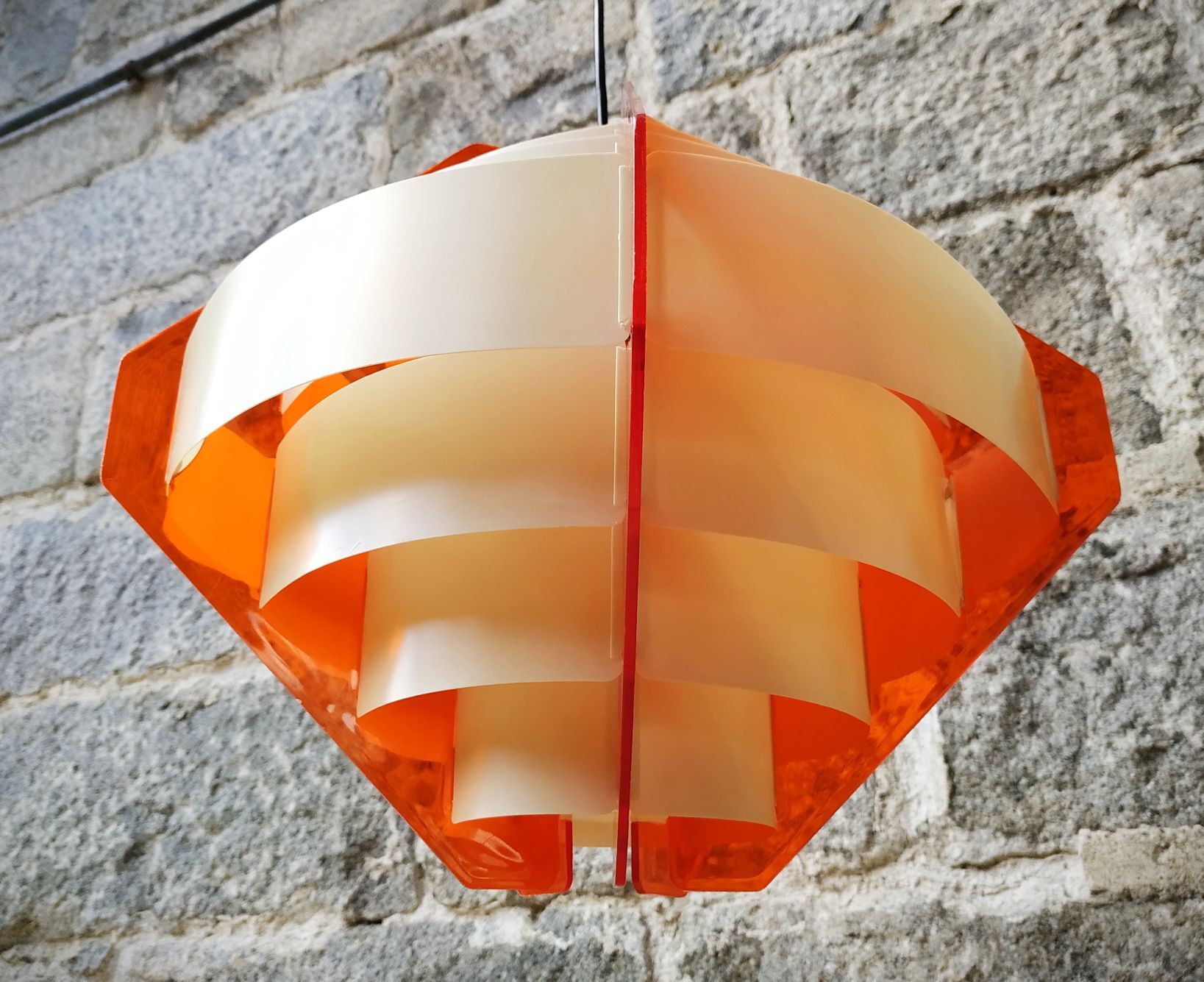 Vintage geometric suspension