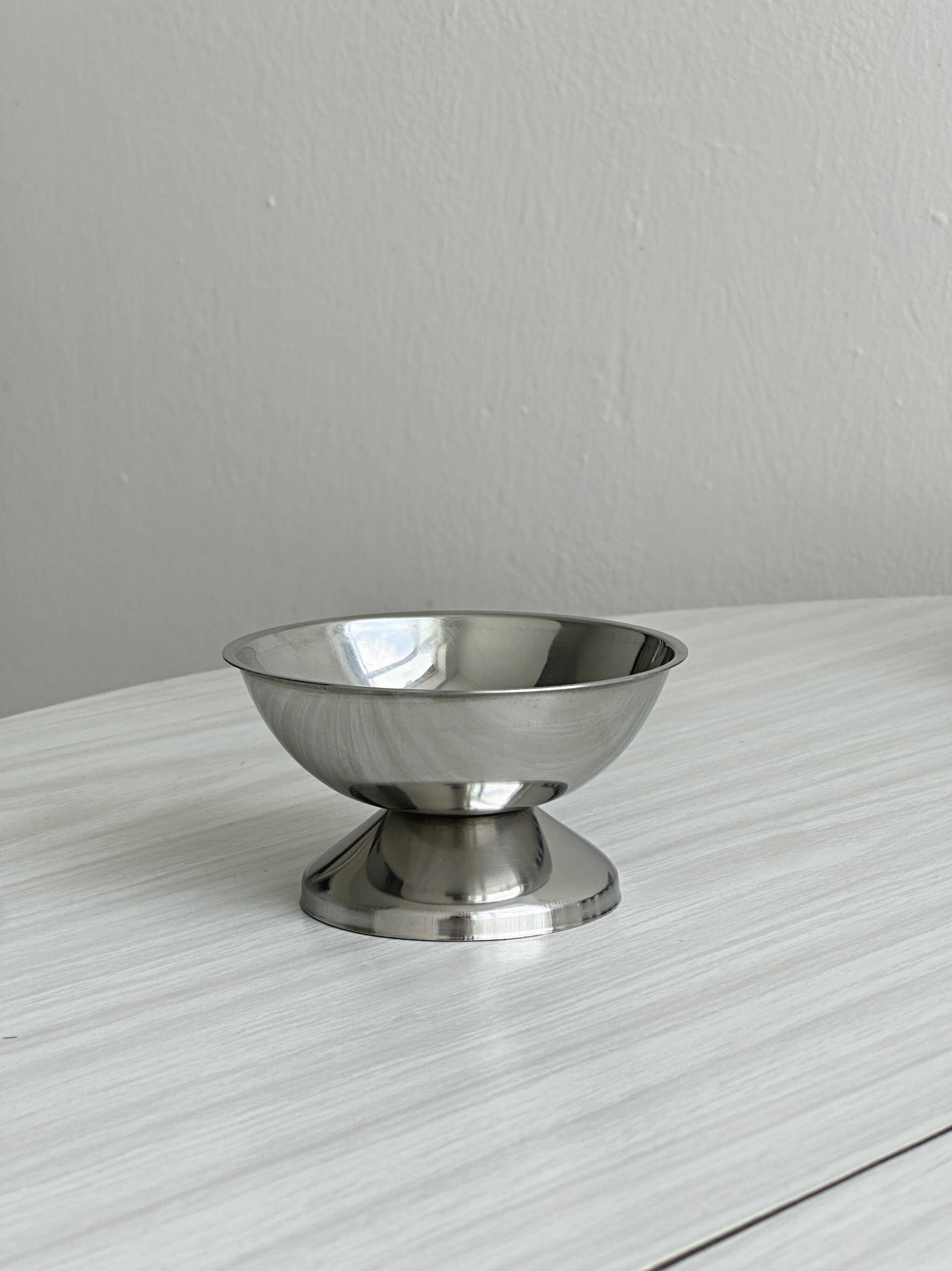 Set of 6 polished stainless steel footed bowls