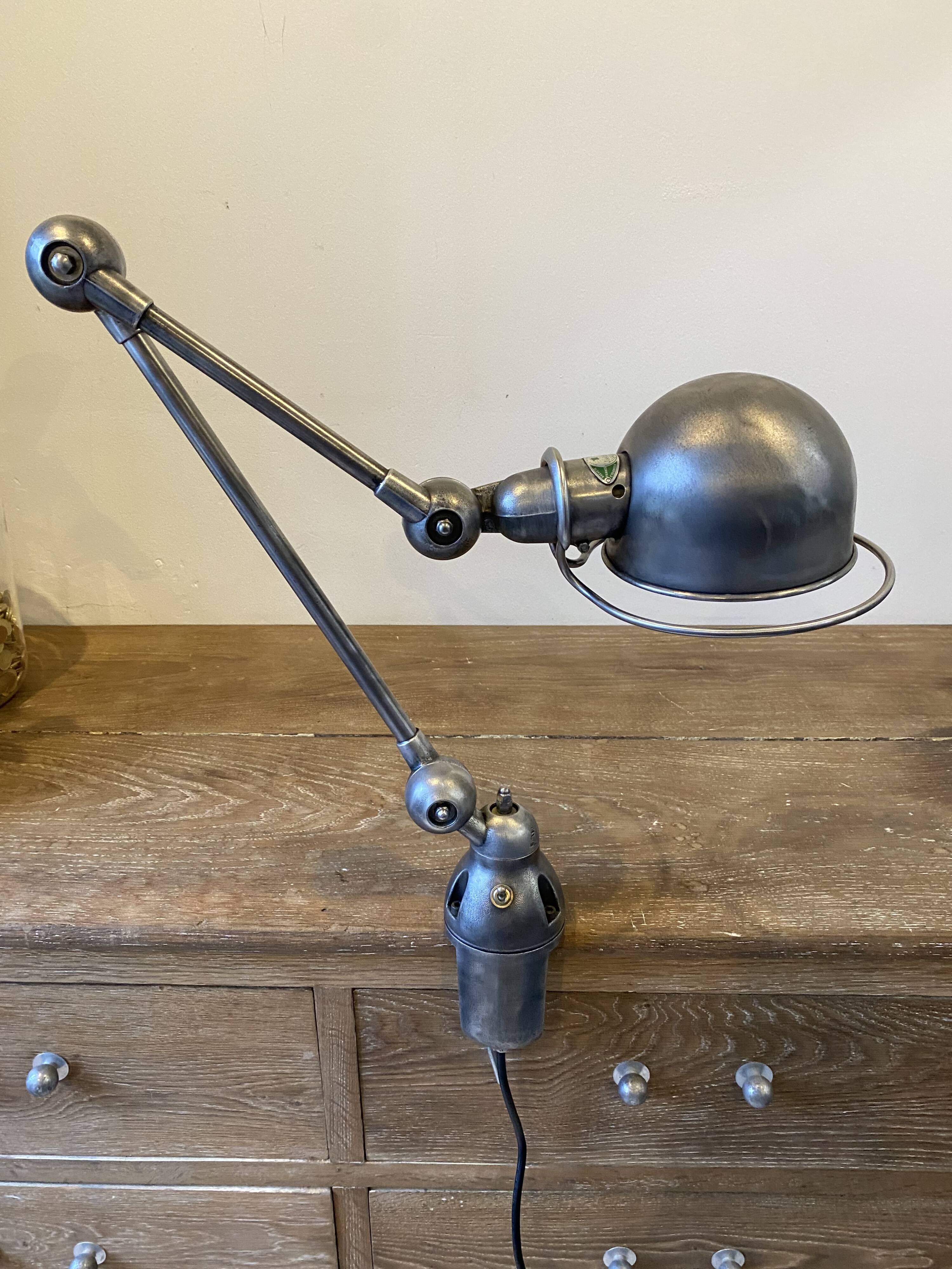 Jieldé desk lamp with 2 arms of 40cm and 25cm with a clamp base.