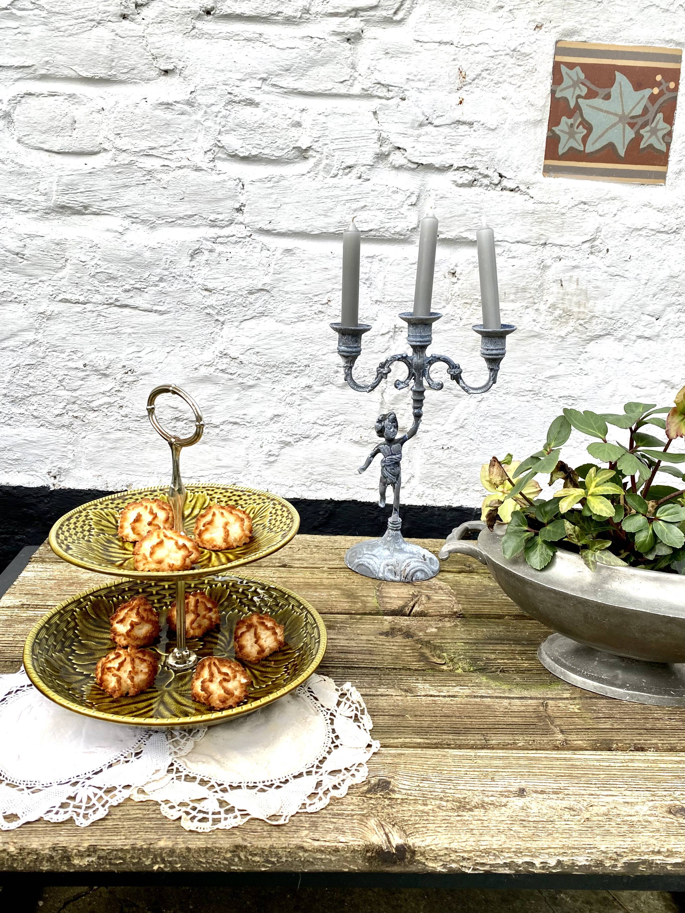 2-storey waiter at the Gien pottery France