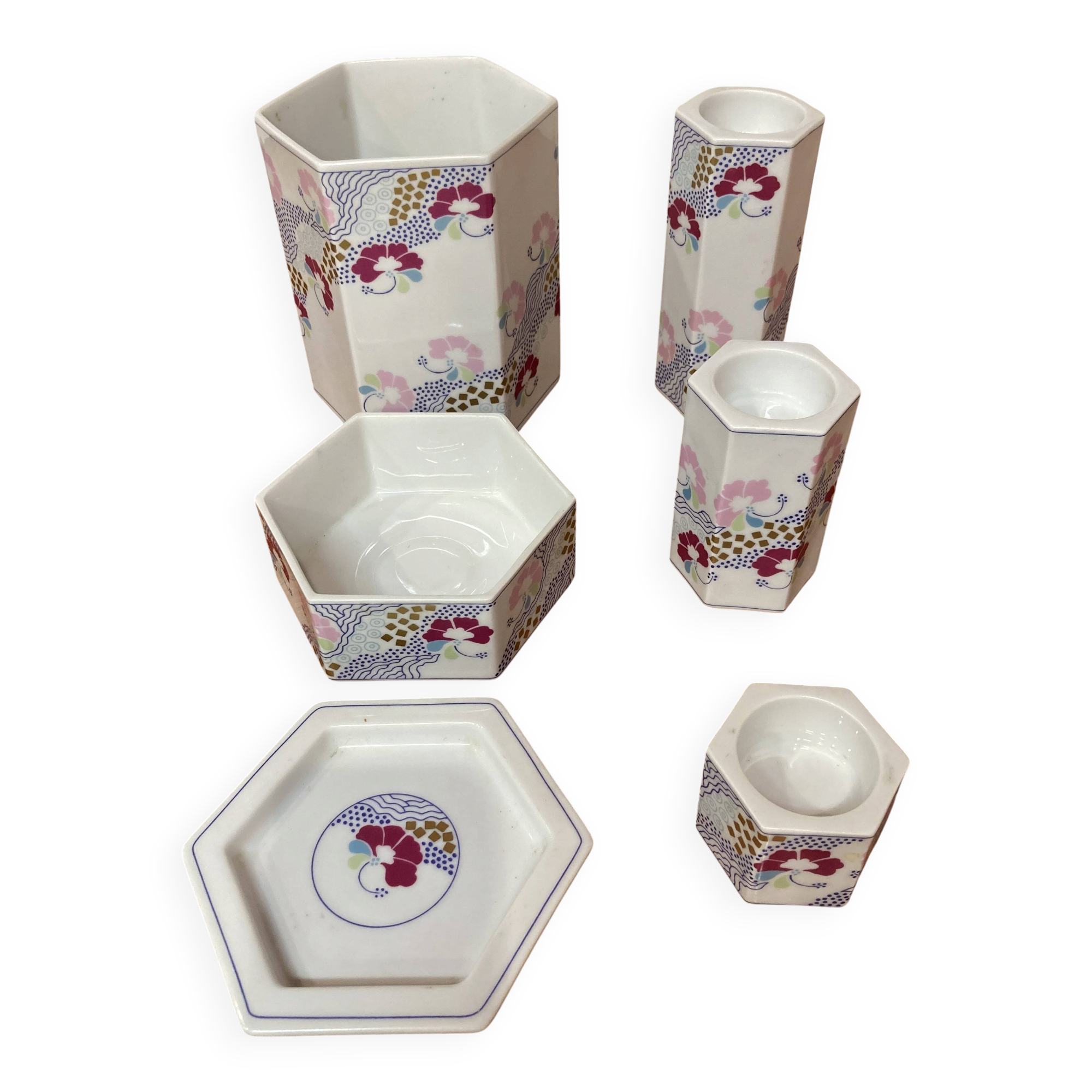 Set of five scandinavian design ceramics.