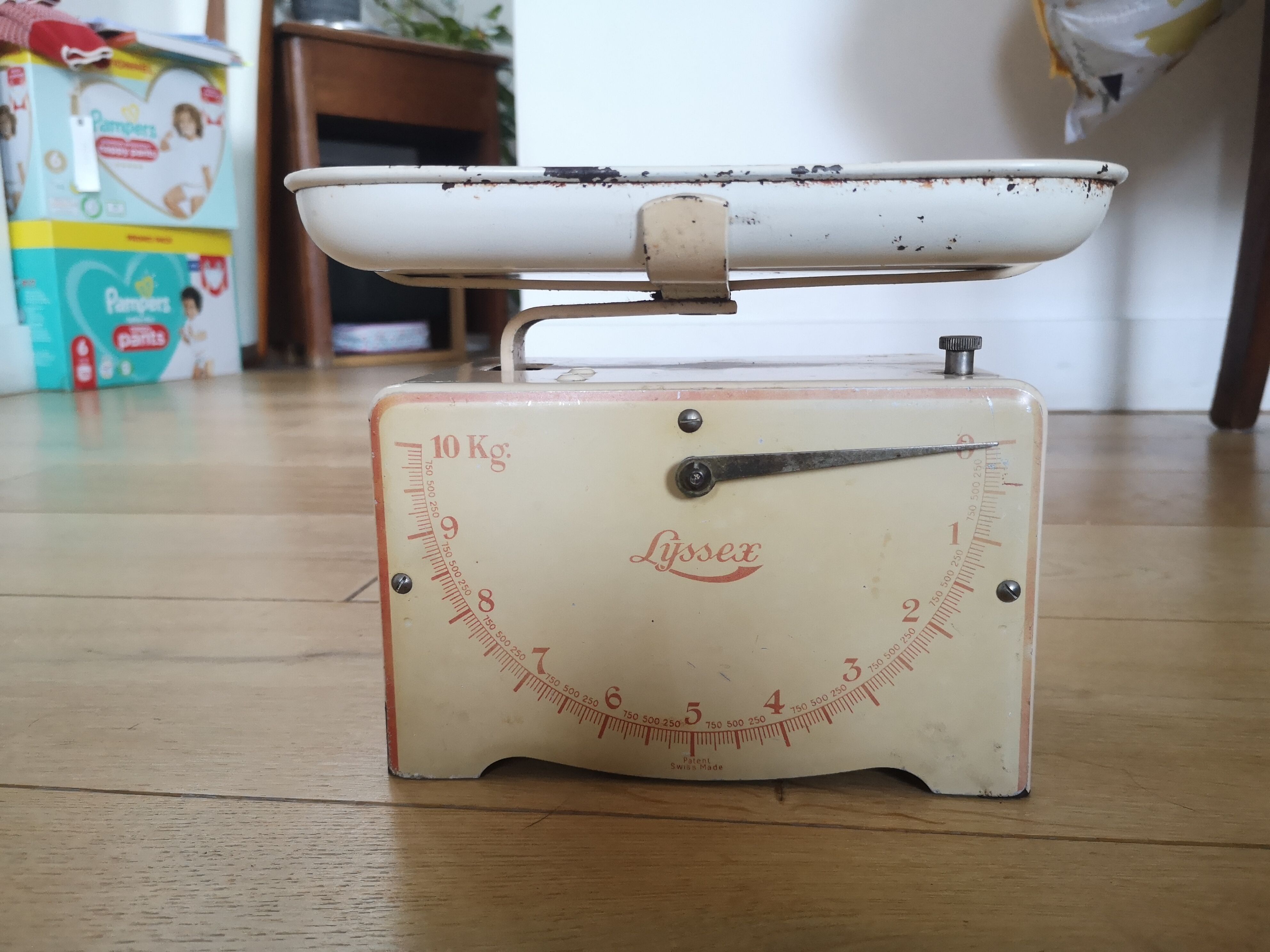 Vintage Swiss Lyssex household scale 10kgs