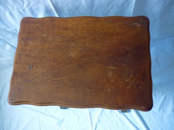 Table travailleuse en noyer