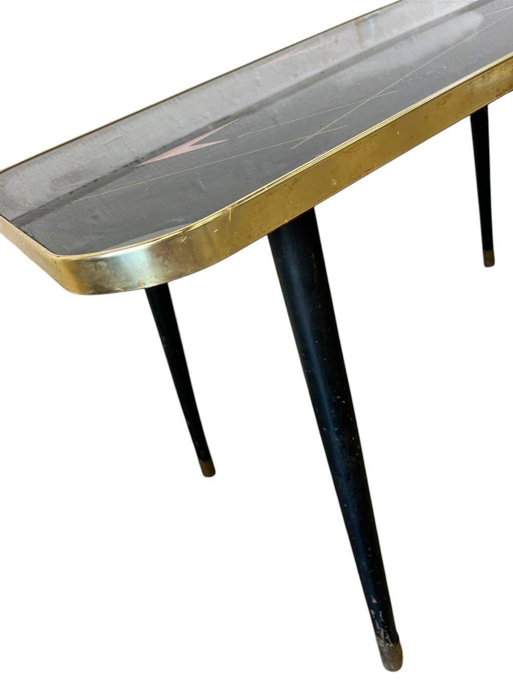 Table basse vintage en formica noir avec accent rose