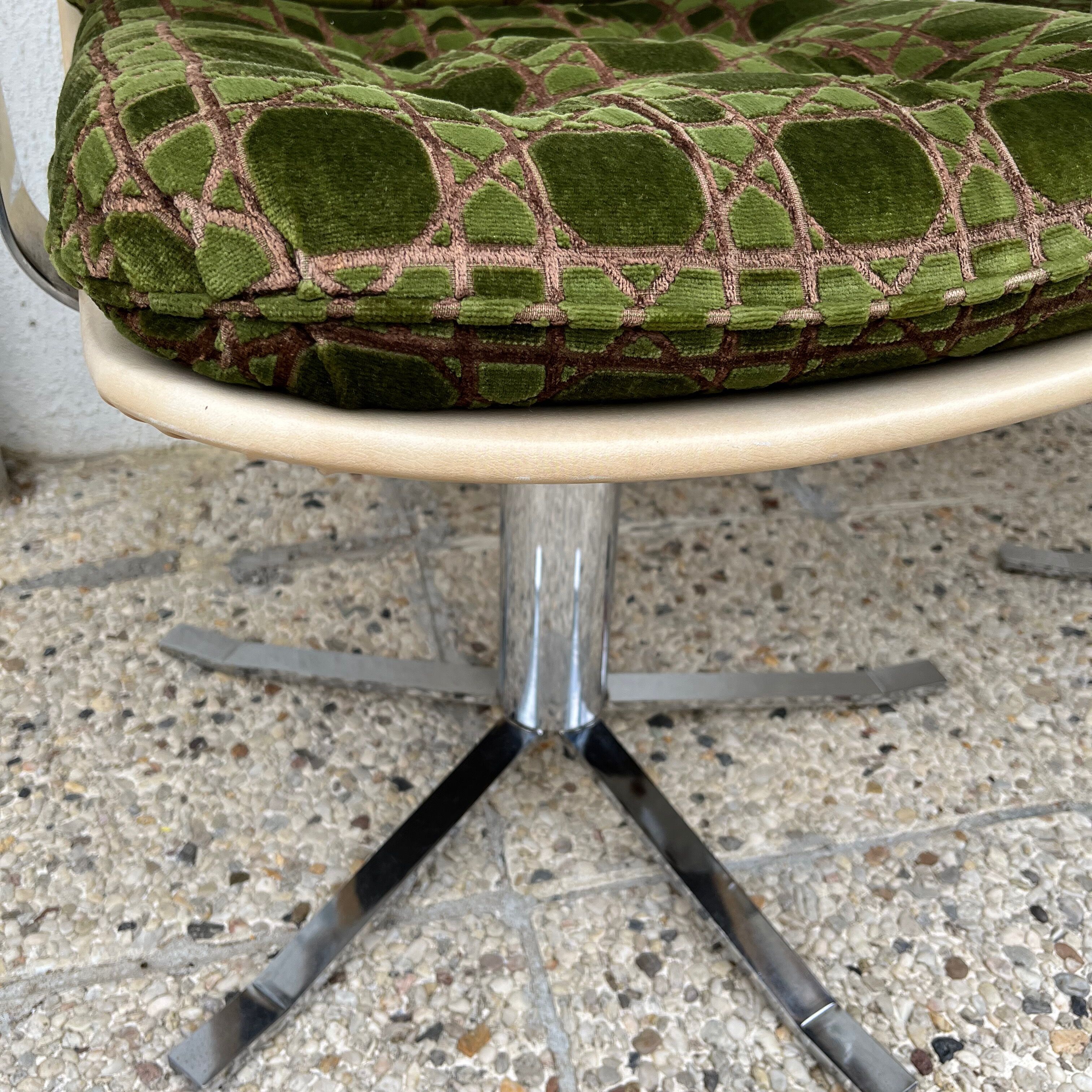 Set of two swivel chairs
