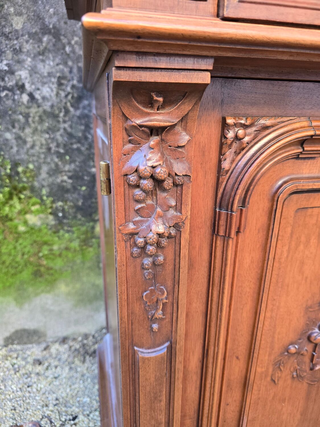 Important two-body buffet in carved walnut – Renaissance style