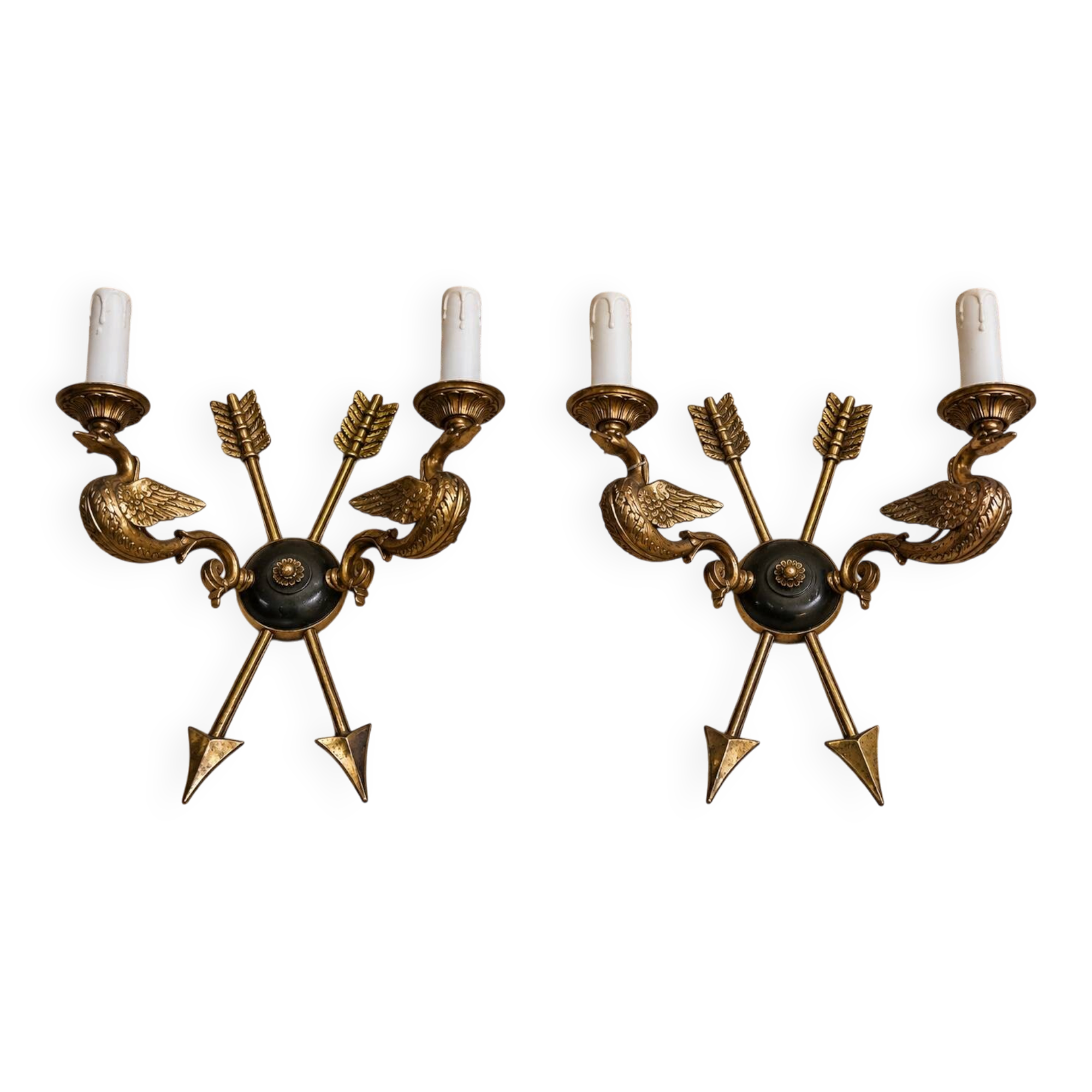 Paire d’appliques en bronze doré aux oiseaux et flèches