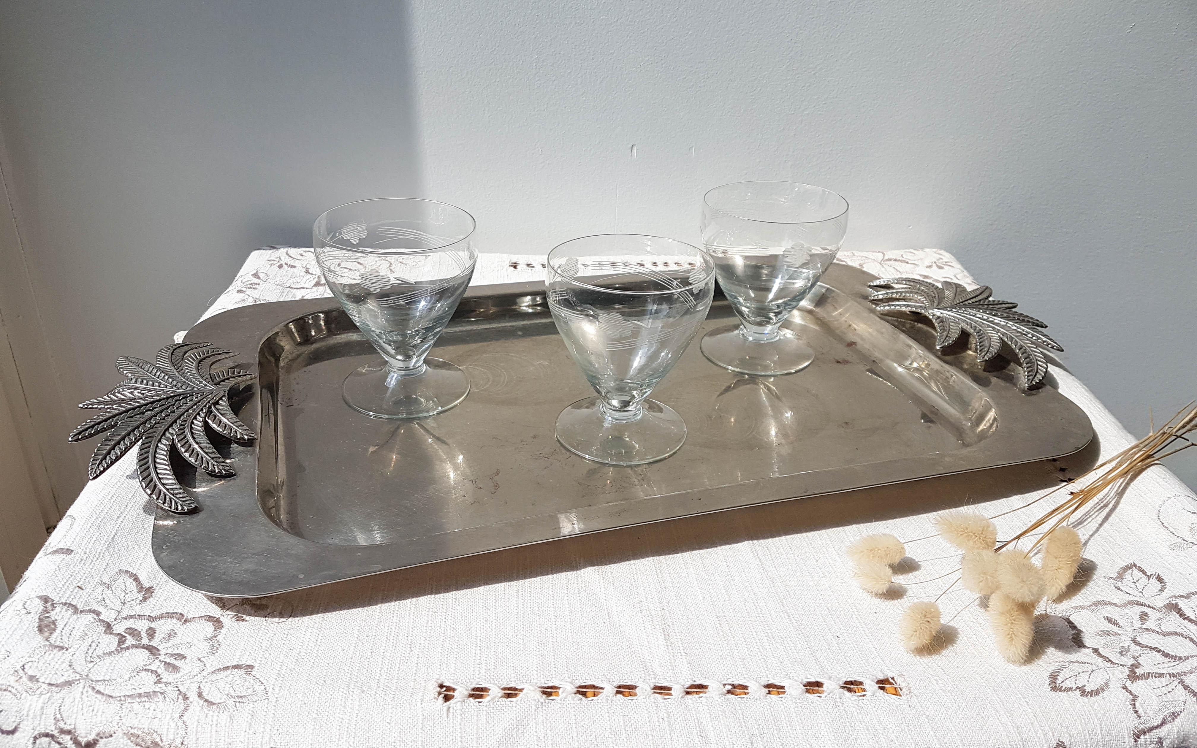 Vintage tray in silver stainless steel and palm tree