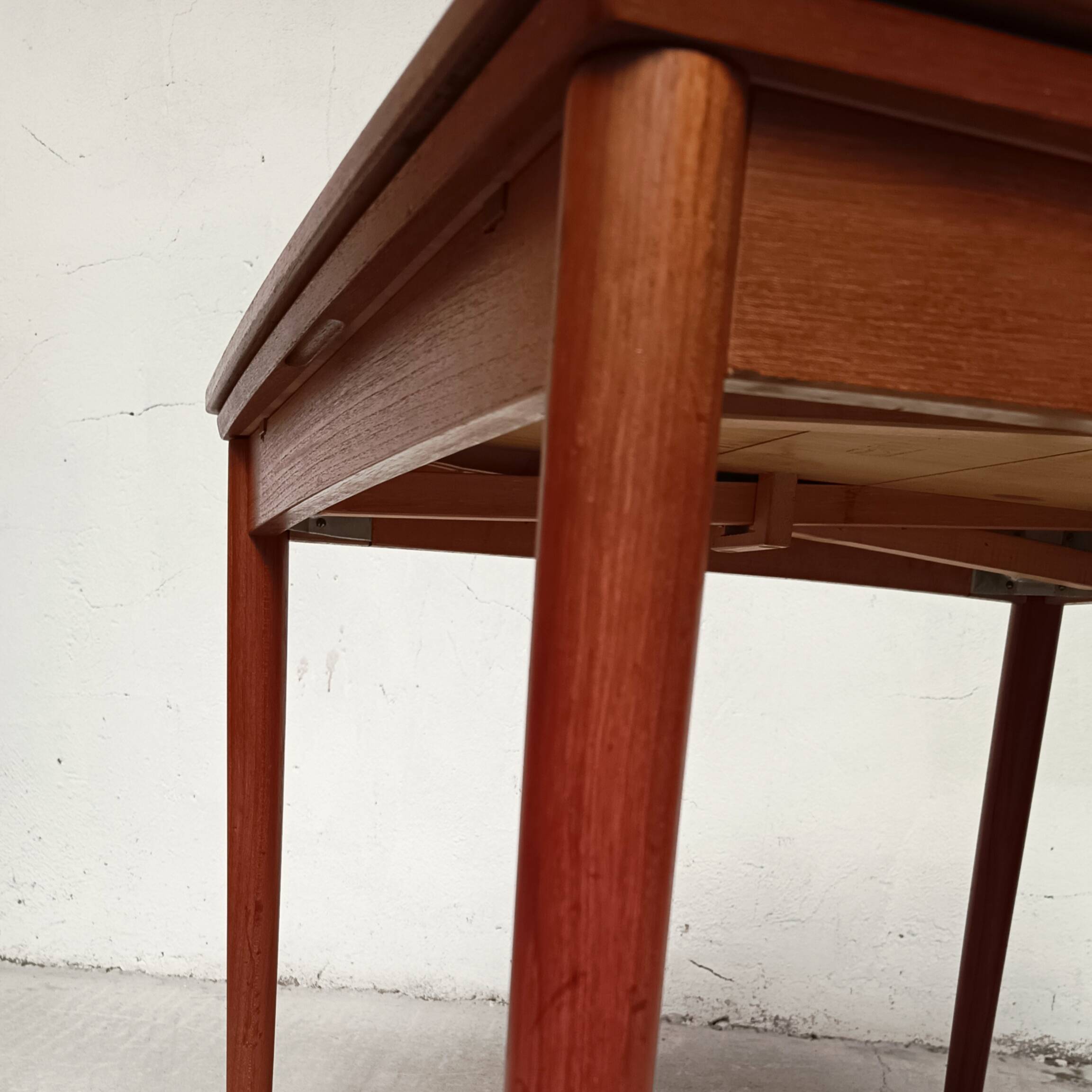 Hundevad teak Danish table, 1960