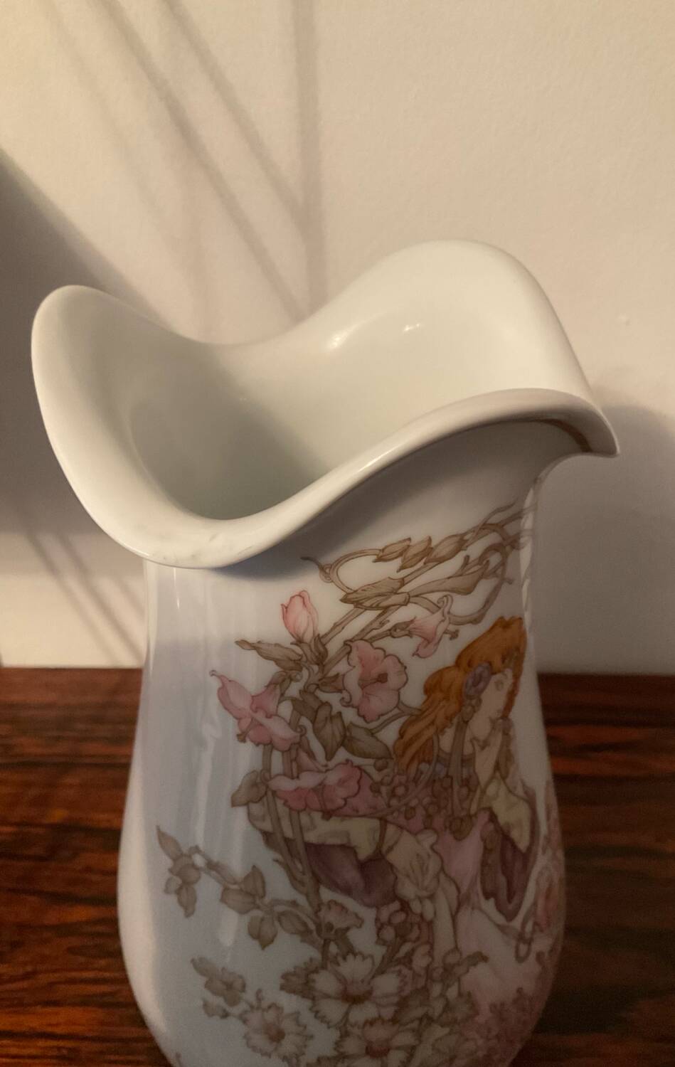Kaiser vase in glazed porcelain by Nossek