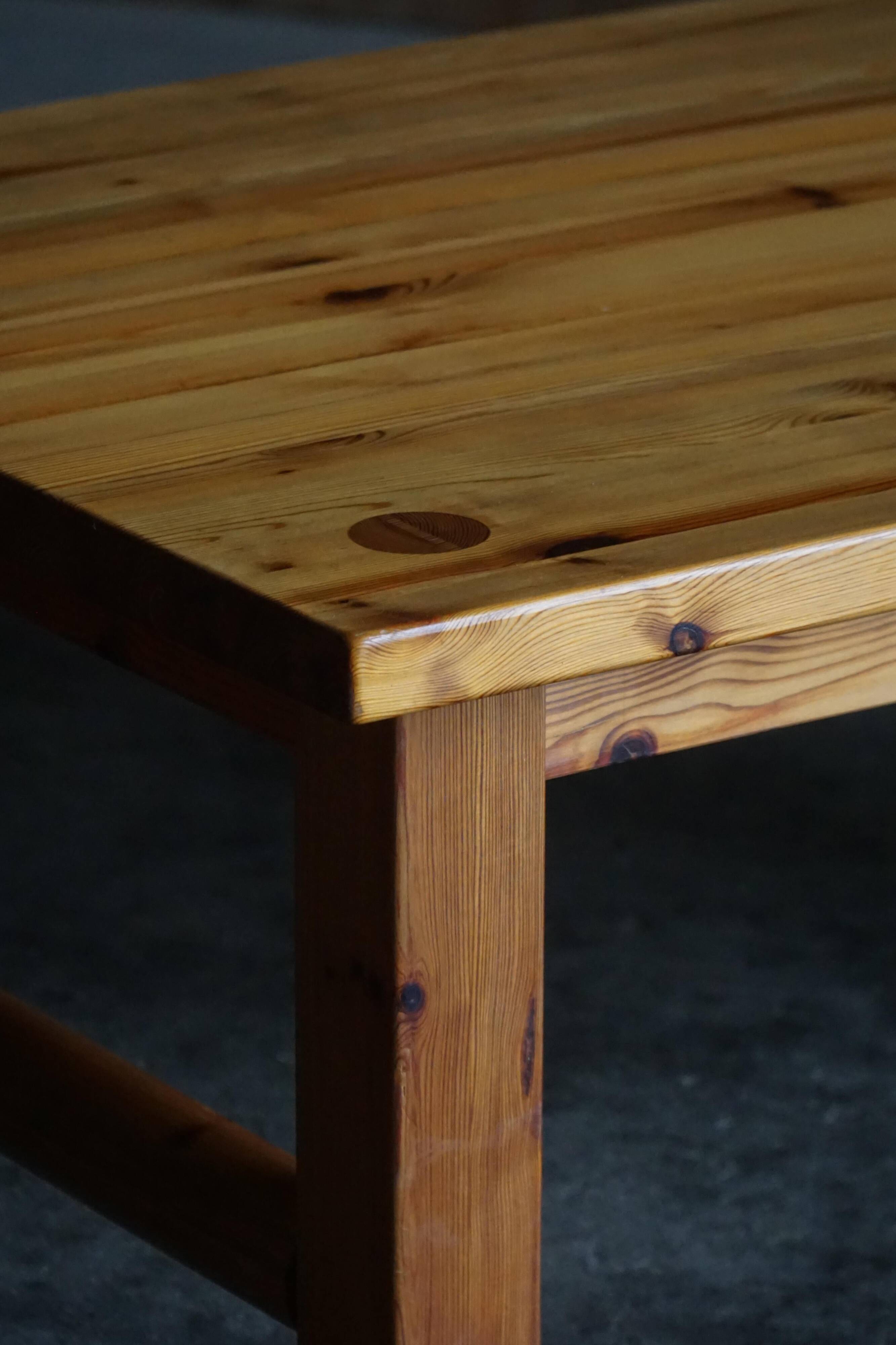 Uno & Östen Kristiansson, table basse rectangulaire en pin, milieu du XXe siècle, années 1970