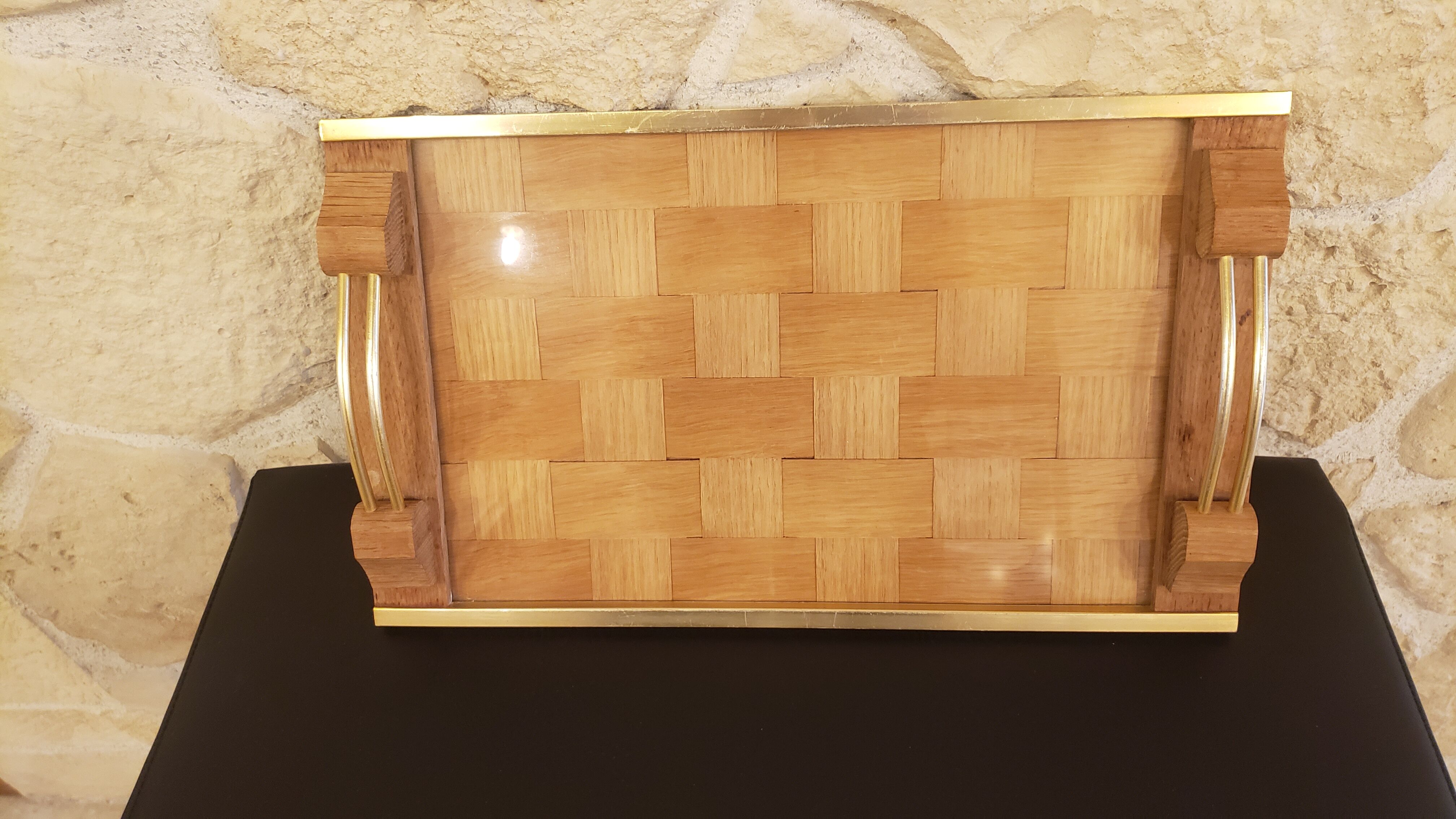 Braided wooden top gilded handles