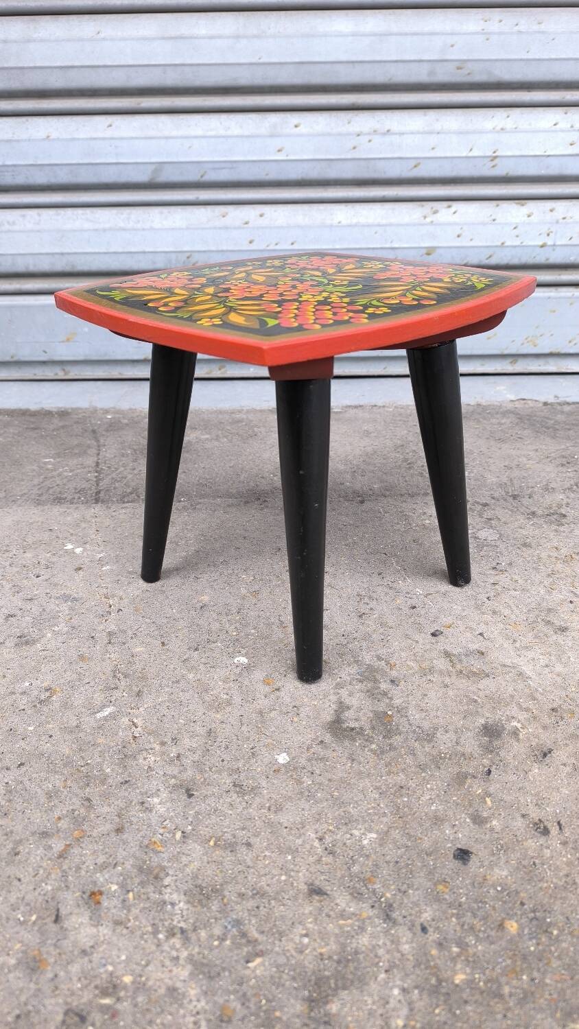 Tabouret Khokhloma en bois 1960