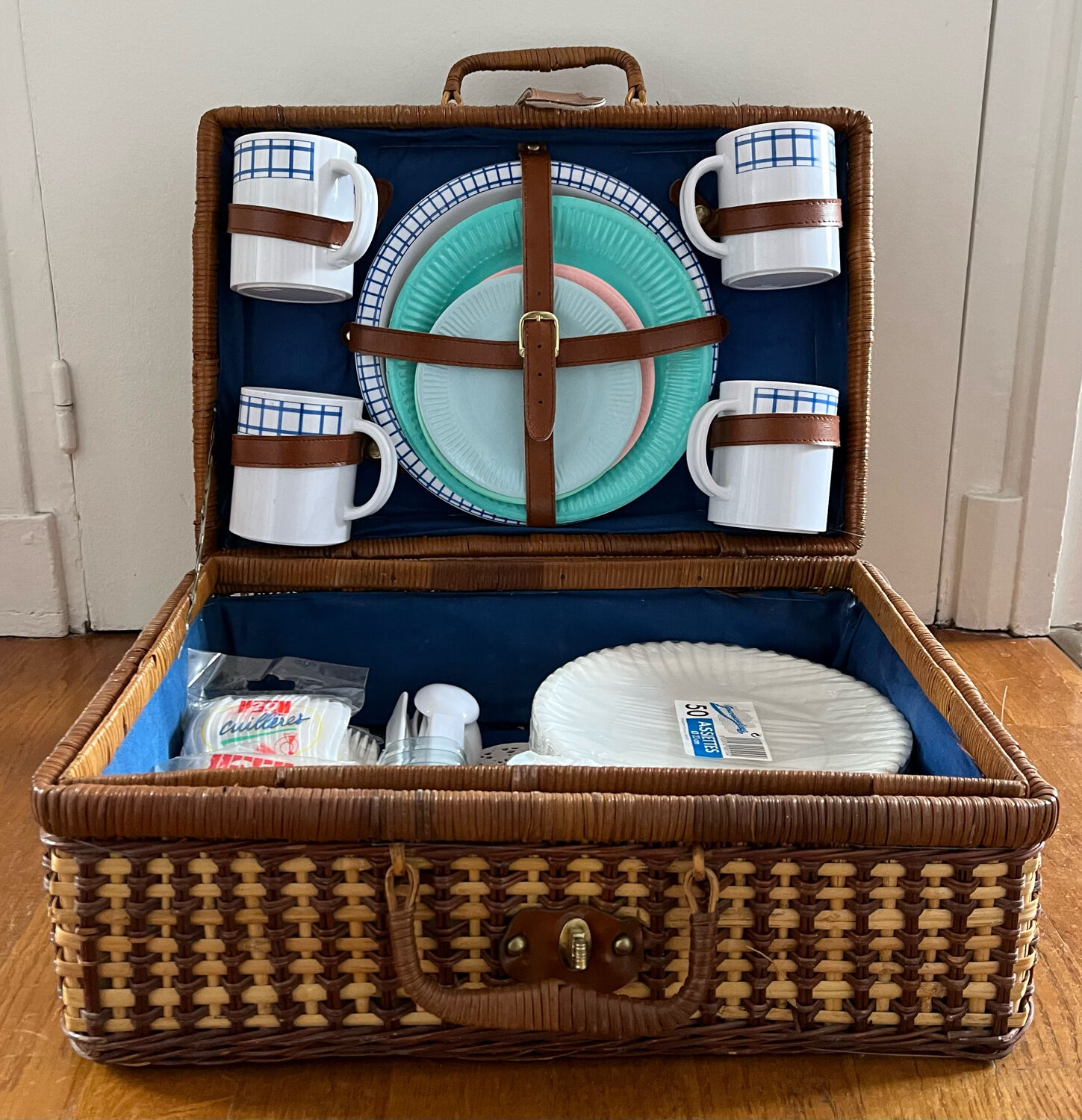 Wicker picnic basket