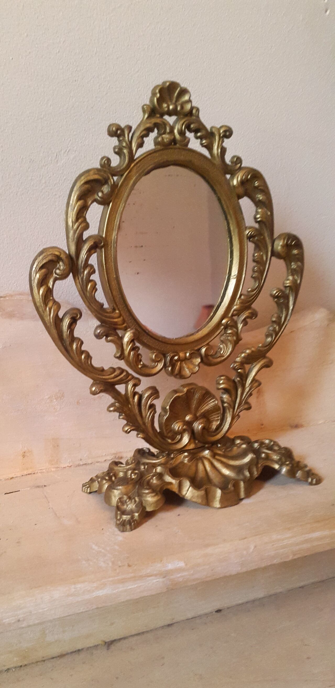 Baroque oval mirror pivoting on foot Golden brass 20x15cm
