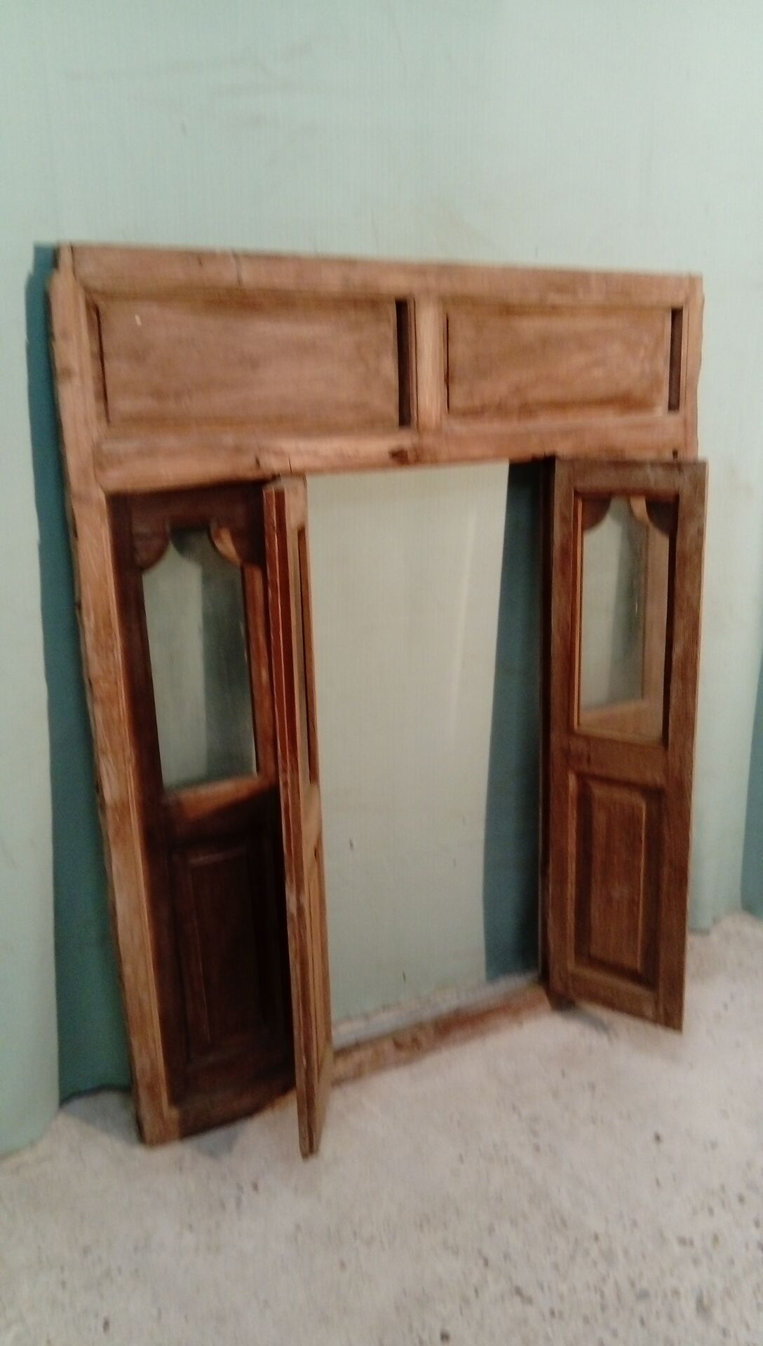 Fenêtre-porte ancienne en teck
