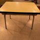 Table en formica jaune, années 1960