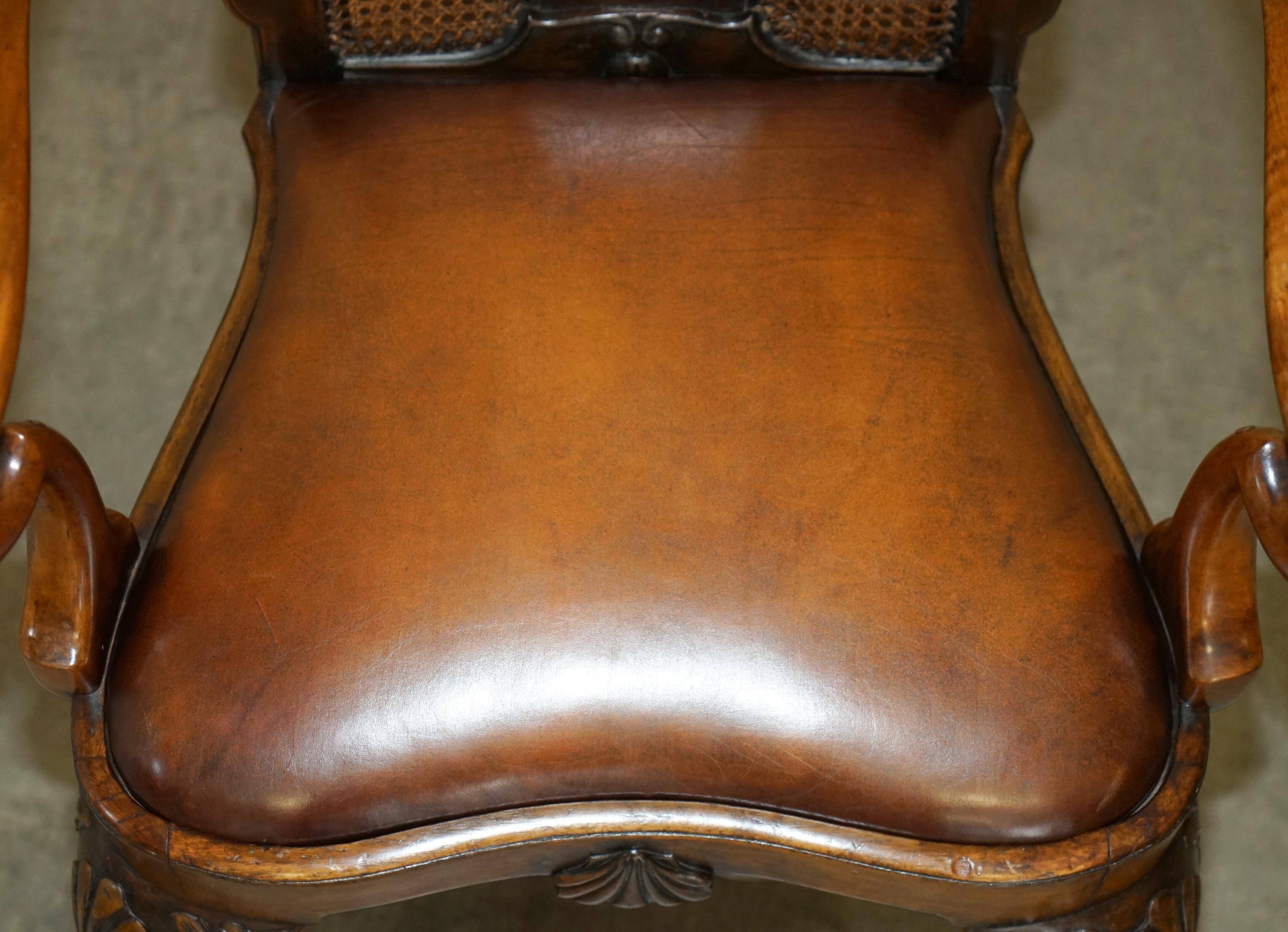 Fauteuil Bergère Antique Thomas Chippendale sculpté Claw & Ball cuir