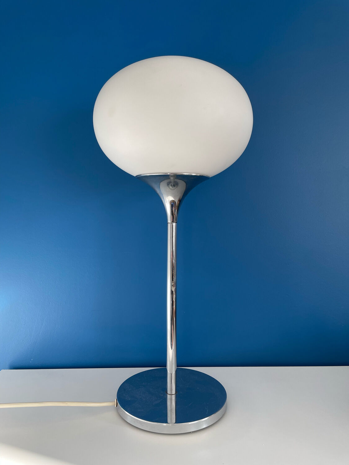 White opaline lamp kaiser leuchten