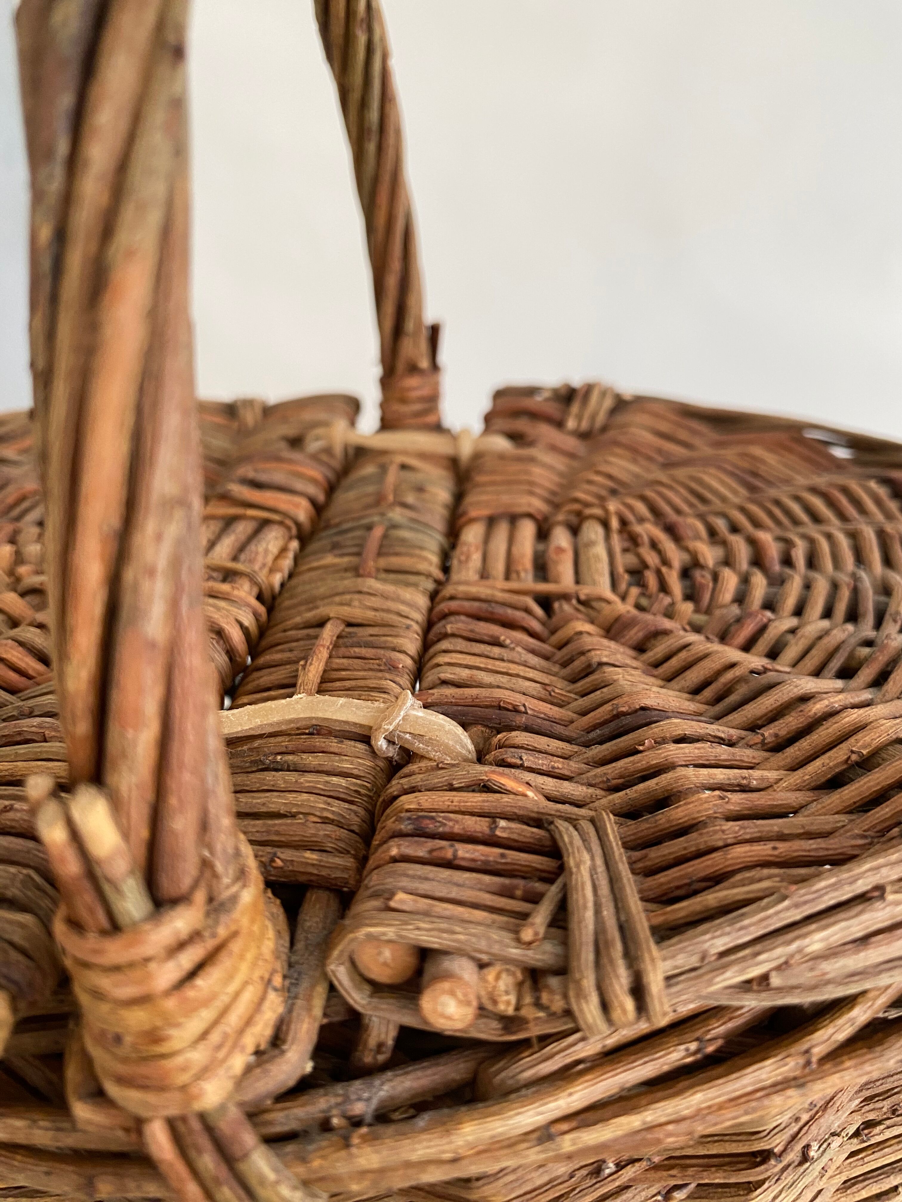 Double opening basket