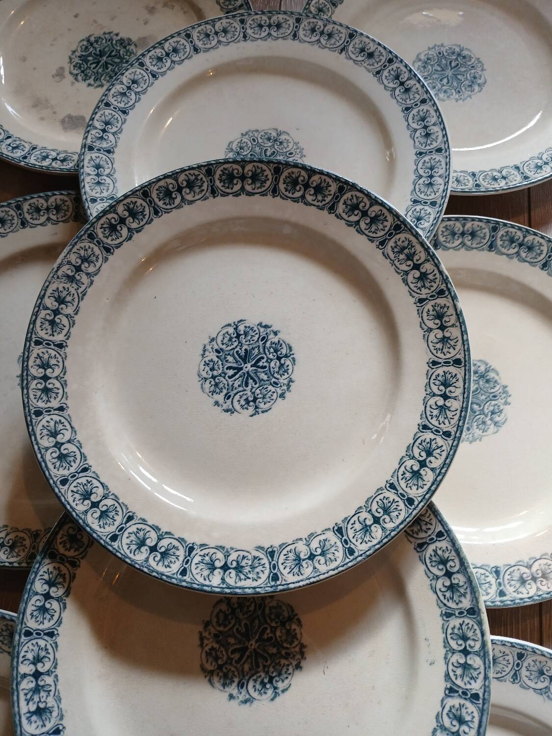 10 old flat plates Terre de fer