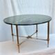 Table basse ronde en laiton doré avec un plateau en marbre dimension : hauteur -40,5cm- diamètre -69