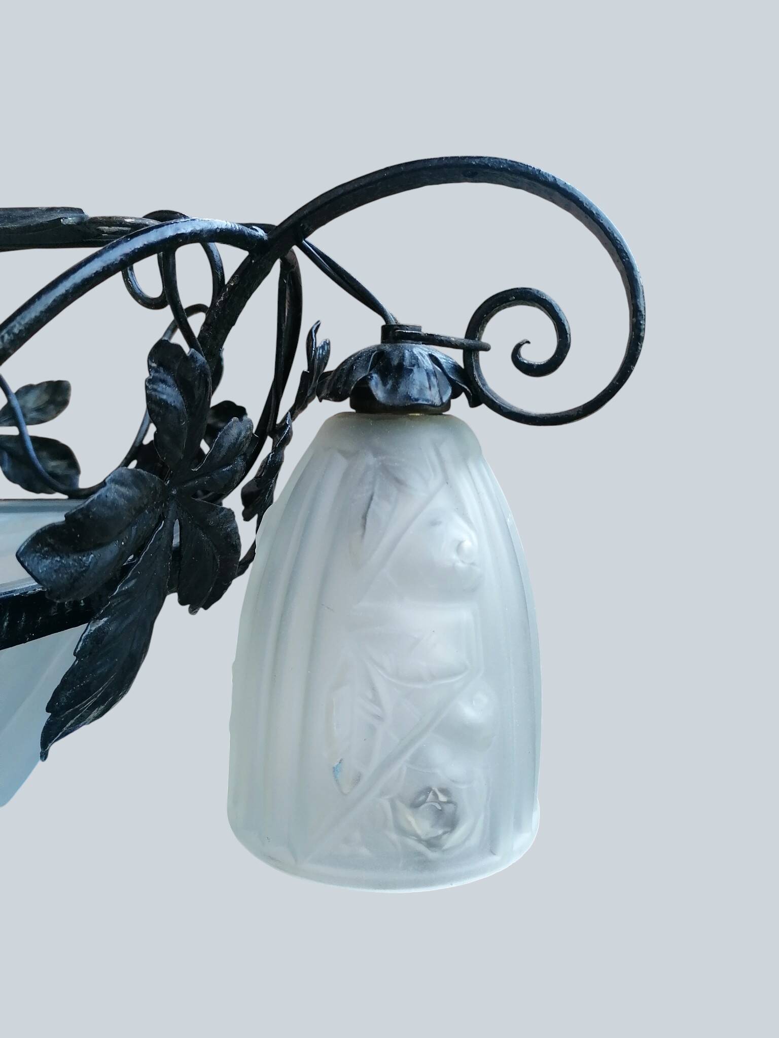 Wrought iron and art deco glass chandelier - Degué Workshops