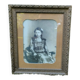 Framed portrait of a young girl.