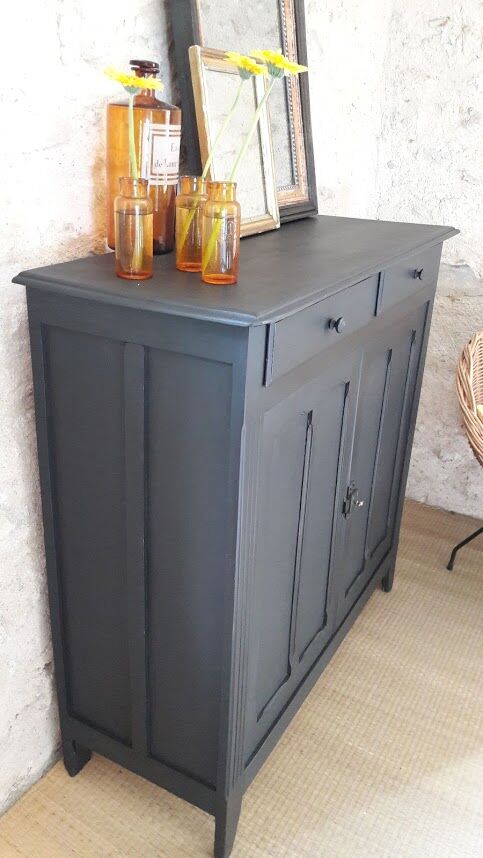 Black Parisian buffet