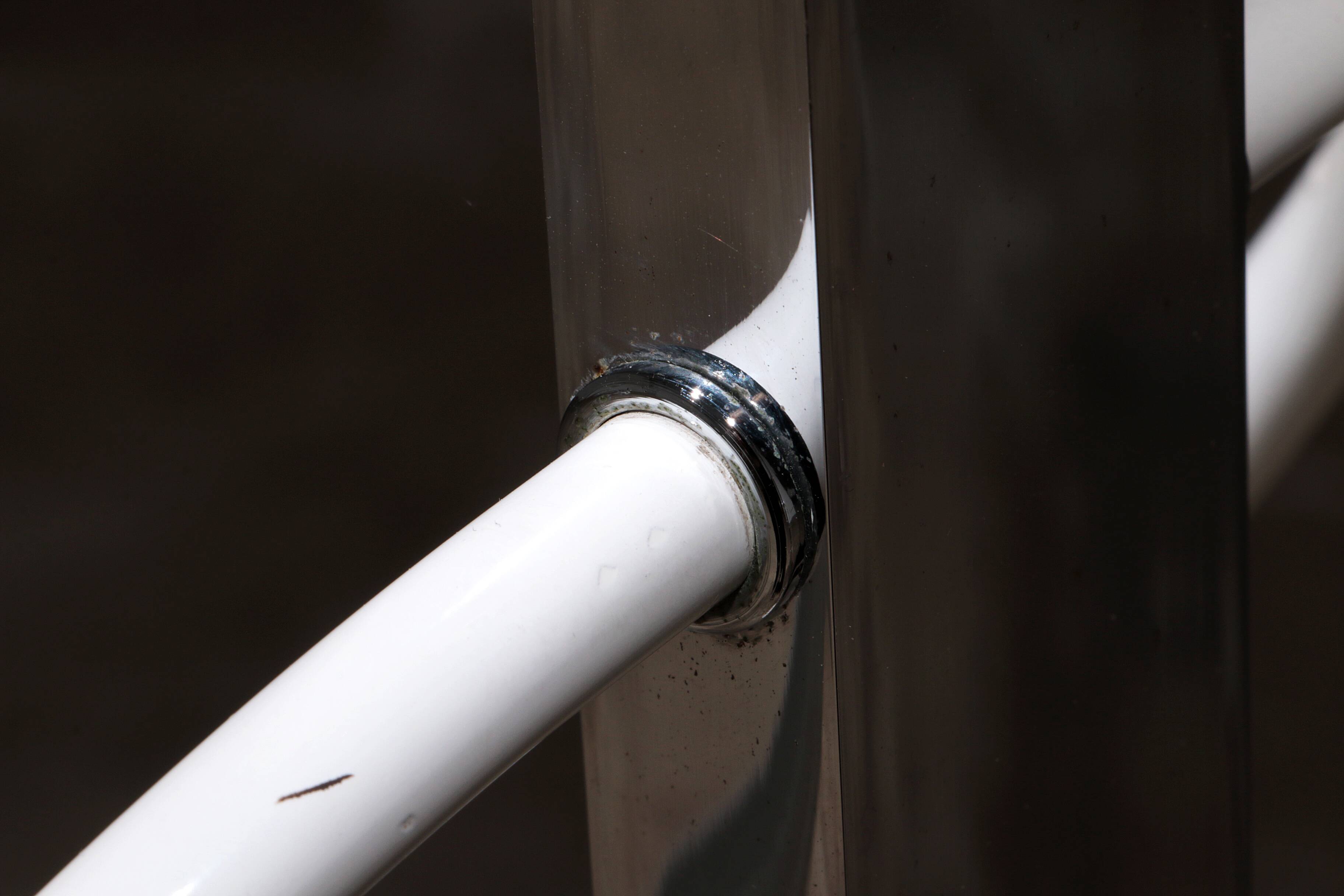 Italian Design Coat rack with white marble base and chrome uprights, 1970