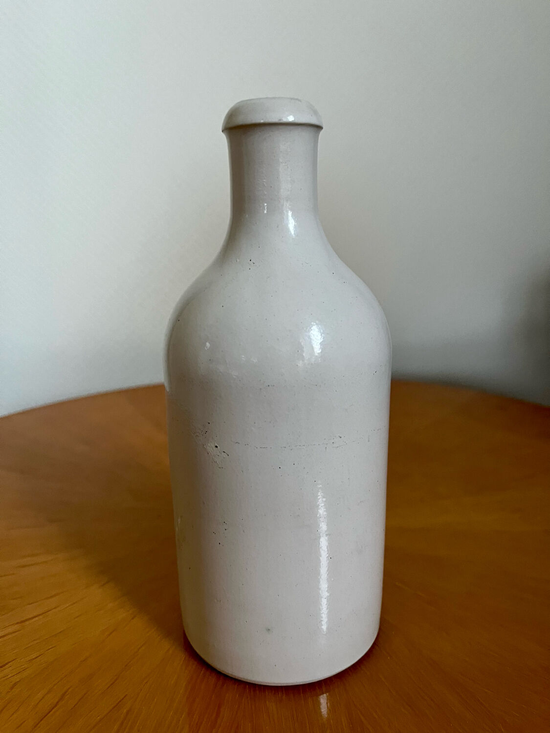 Bottle in white glazed ceramic stoneware M.KM