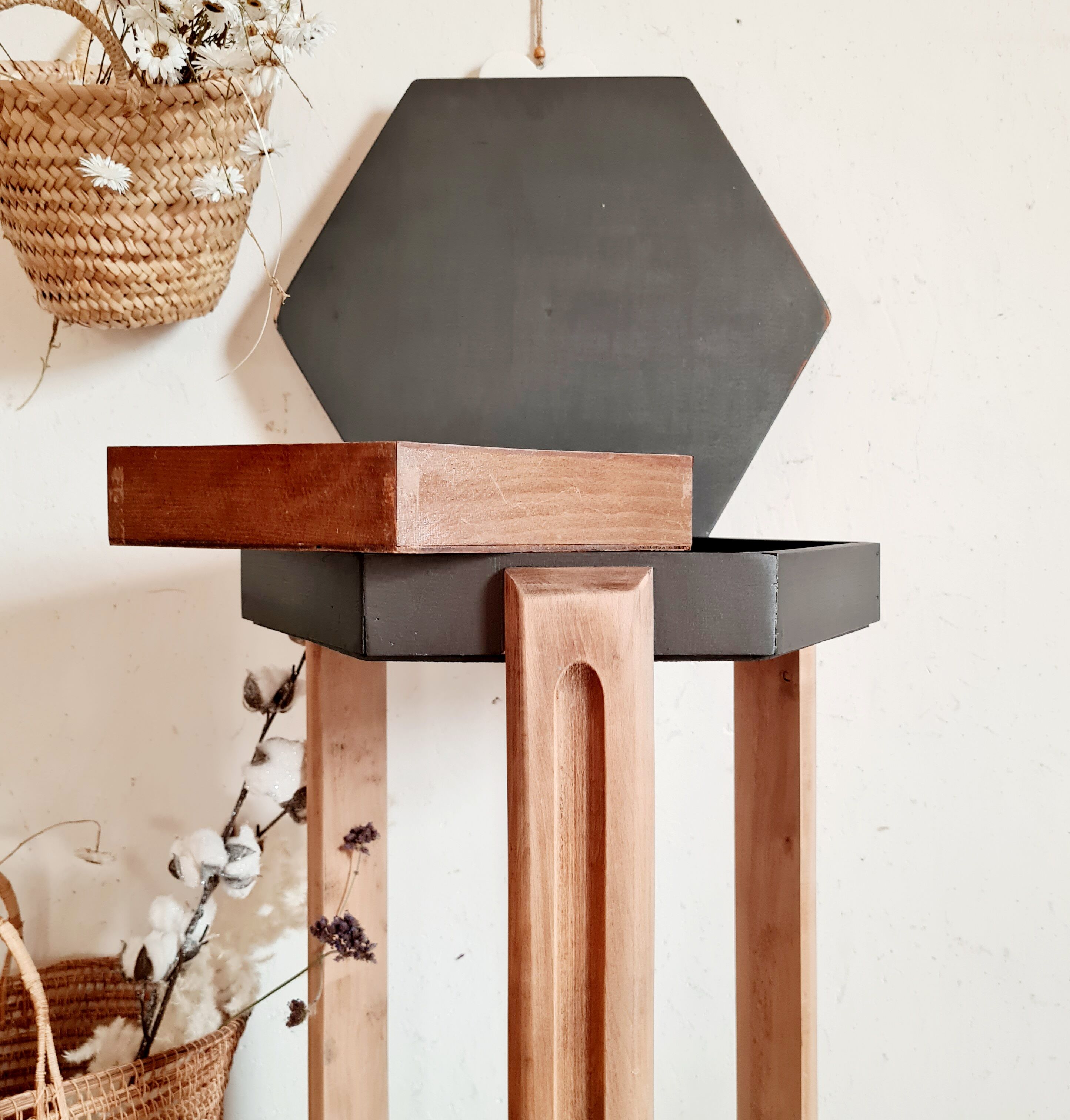 Worker - renovated antique jewelry furniture