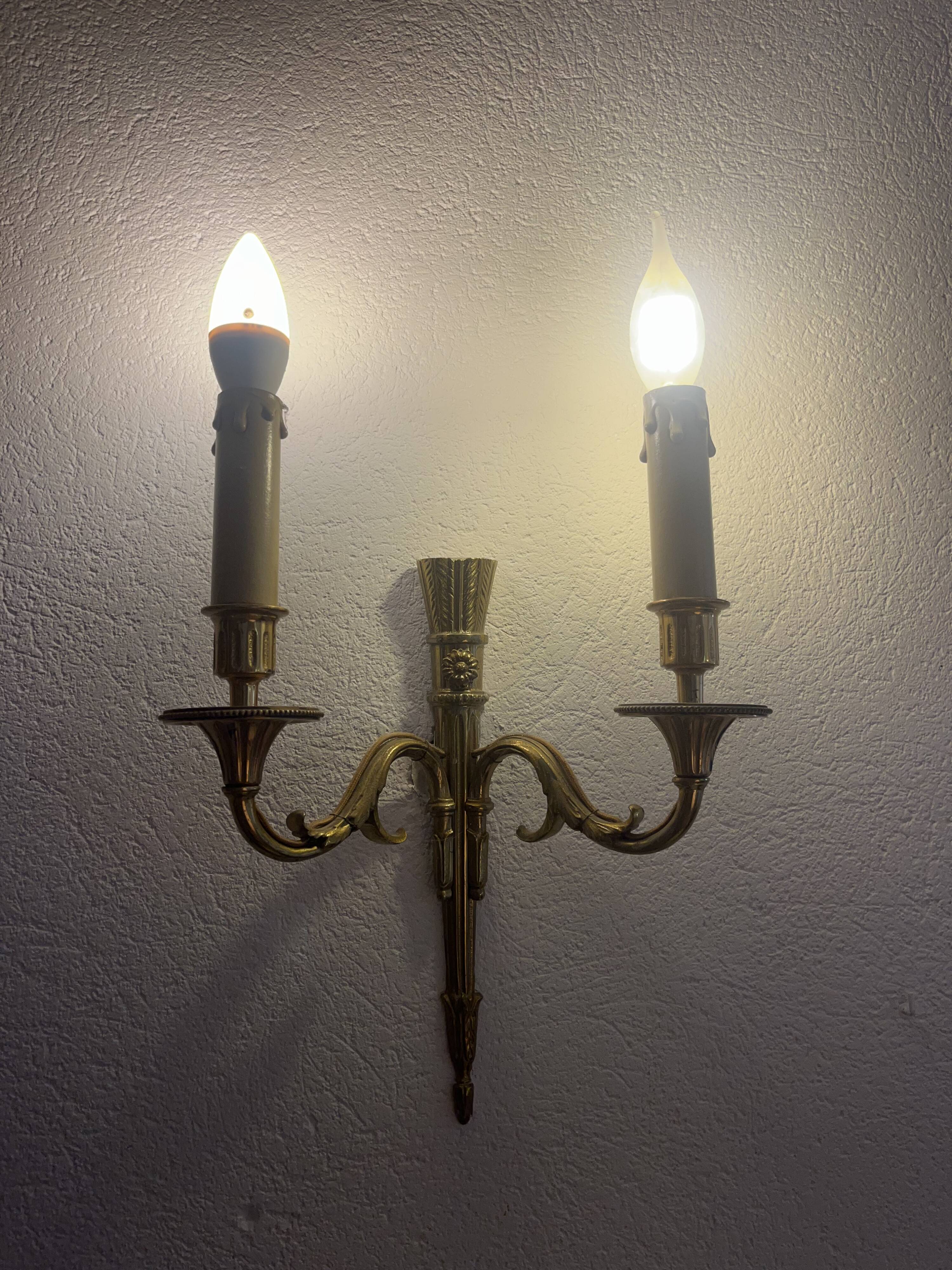 Lot de 2 appliques murales style Louis XV en bronze dorée