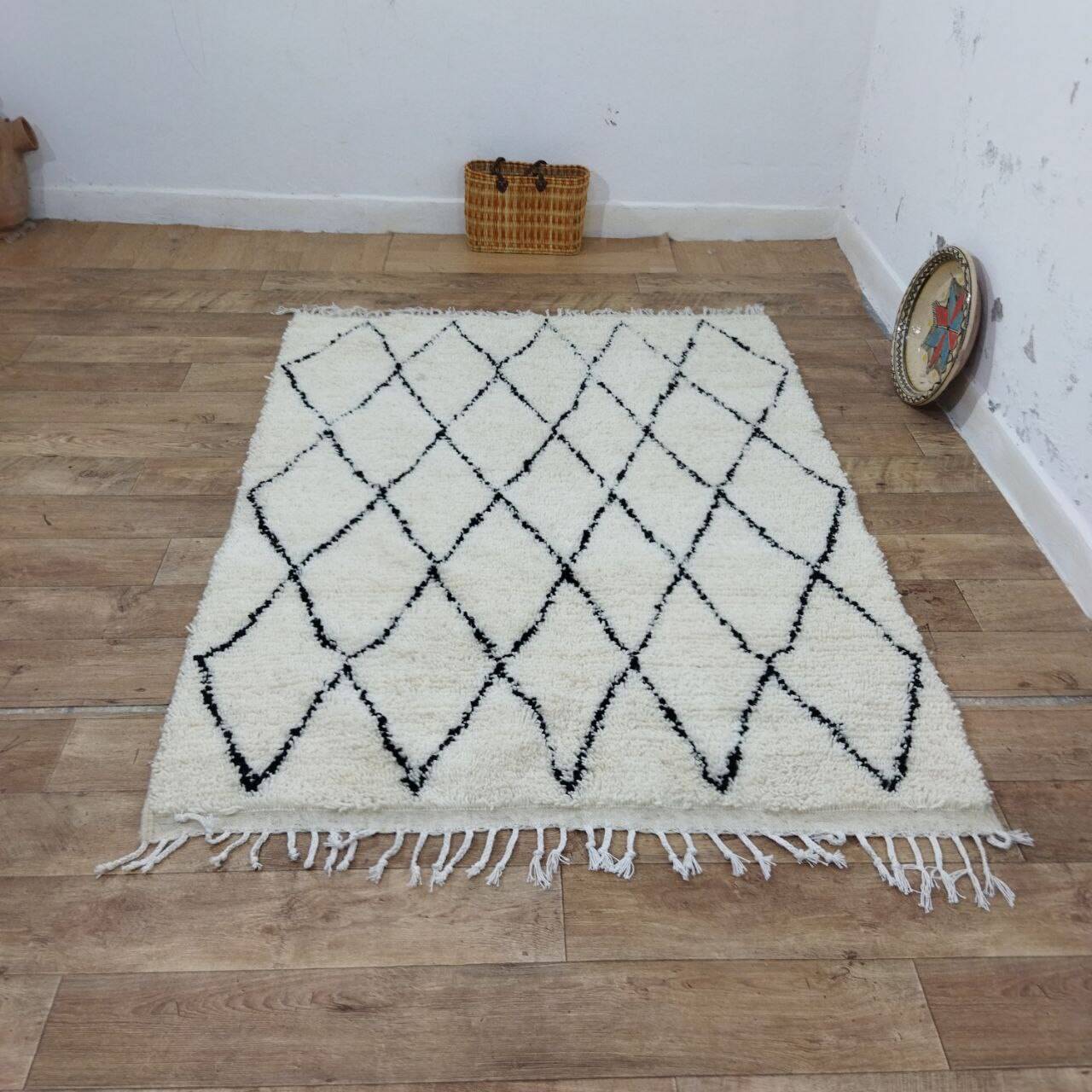Azilal Berber rug in handmade wool 200 X 140 CM