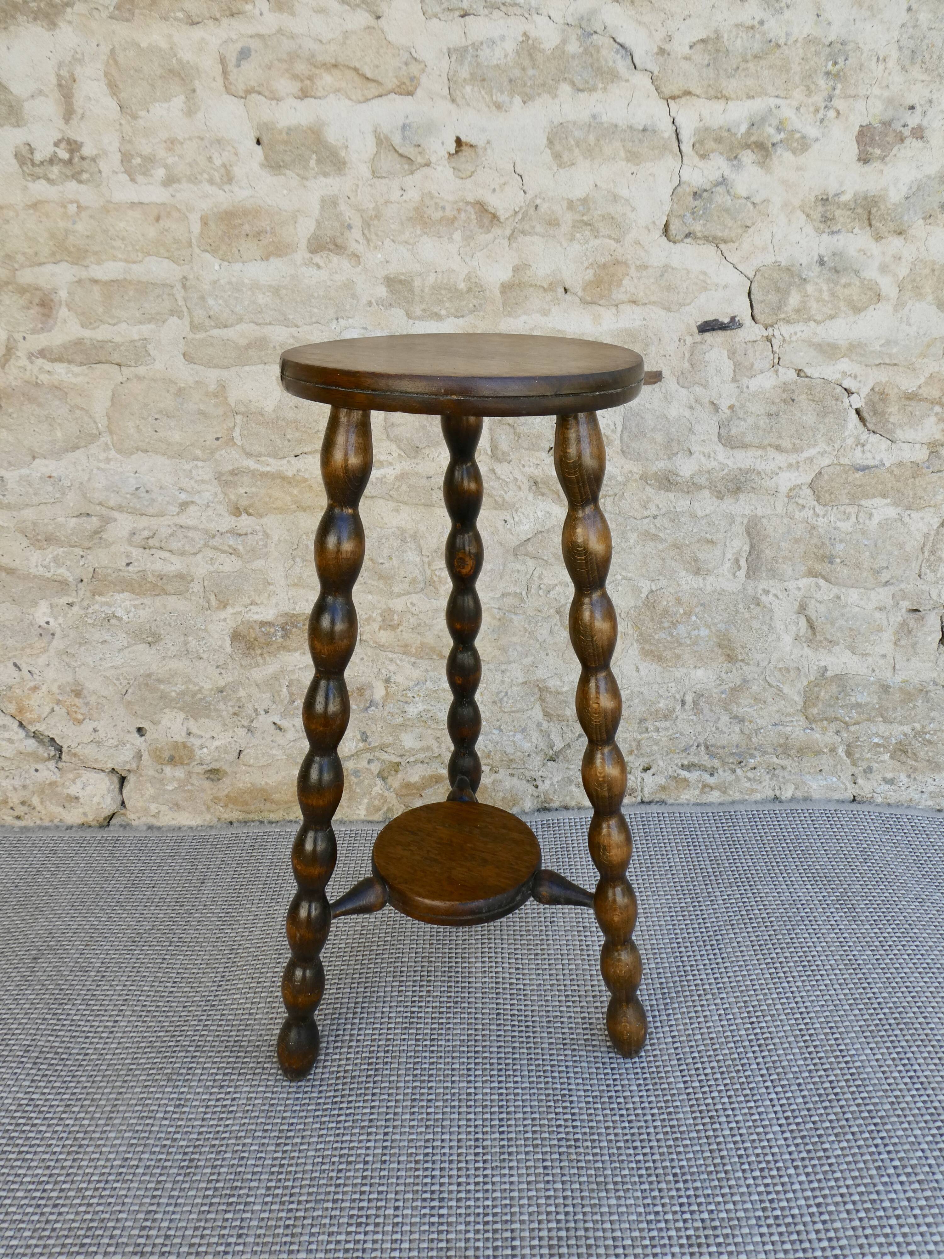 Healing tripode carries plants, solid wood