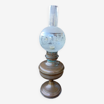 Lampe à huile ancienne globe gravé